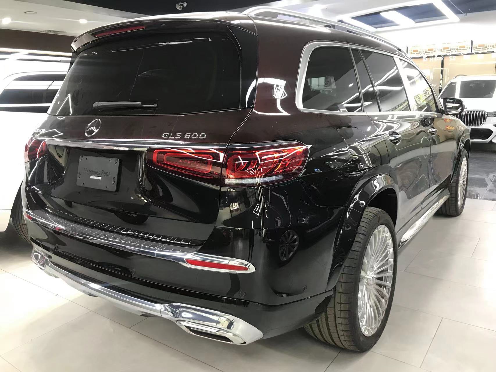 21款迈巴赫gls600搭载4.0t双涡轮增压v8发动机,并配备48v轻混系统.