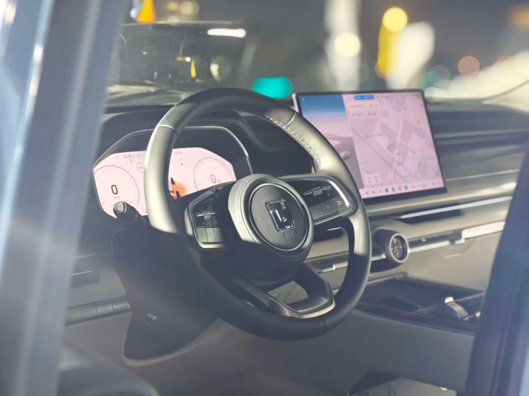 全新坦克700：50万级硬派越野的“卷王”还是“新贵”？