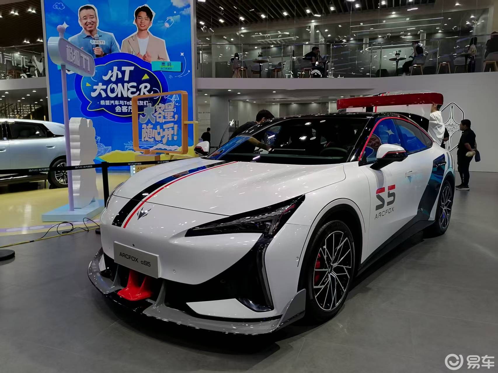 成都车展实拍极狐新阿尔法S5，潮改版超酷超帅成最靓的仔