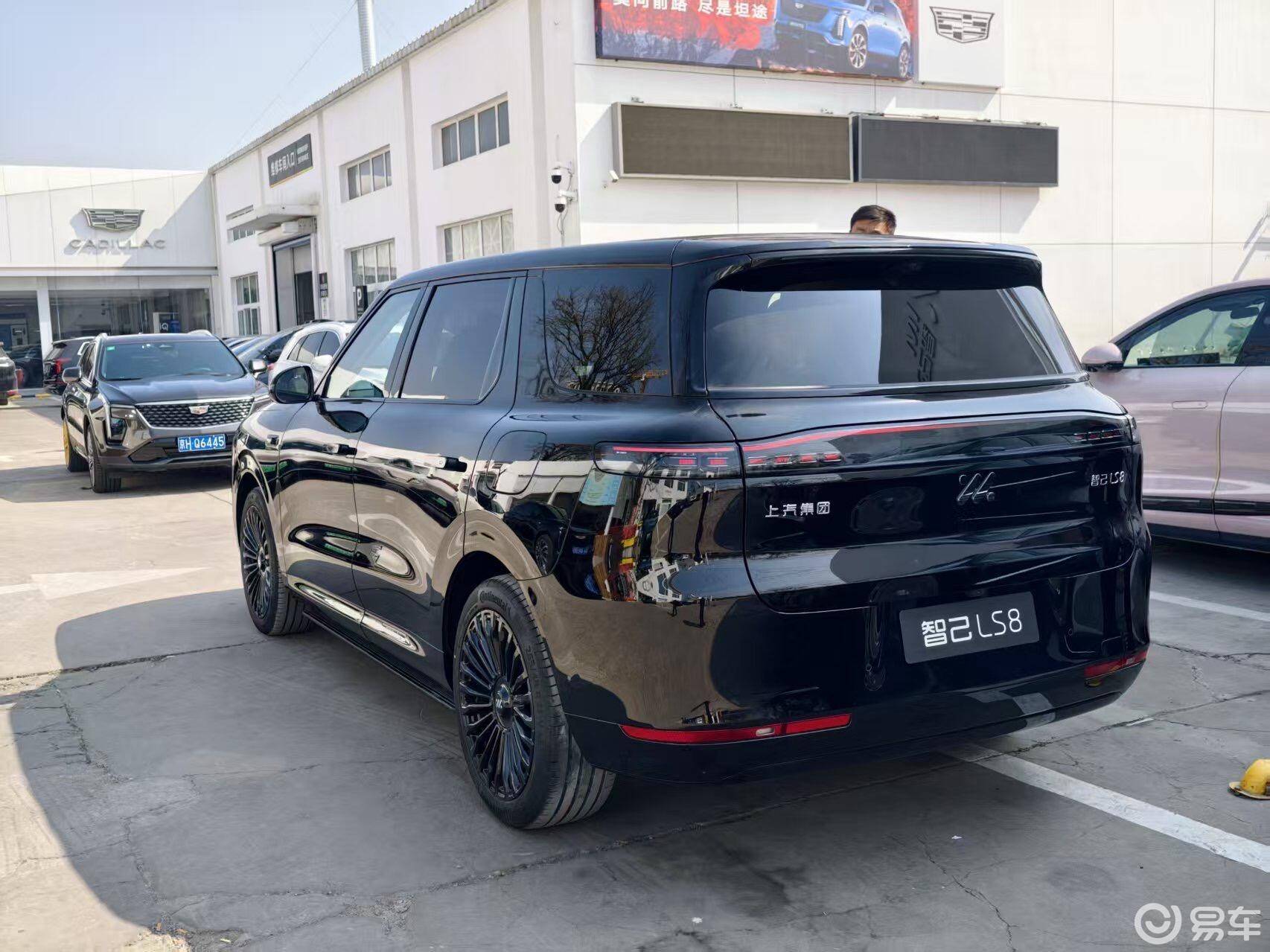 智己LS8带“AI大脑”下场，理想问界该睡不着了