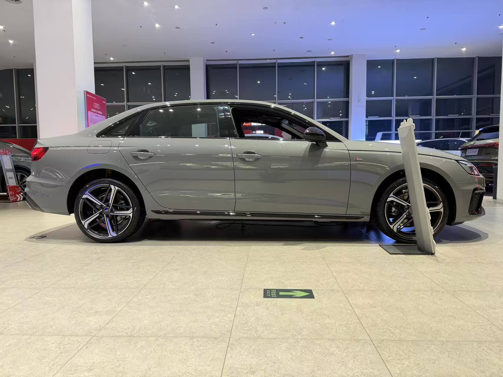 2026款奥迪A4L上市，配置减少，看完感觉A5L更香了