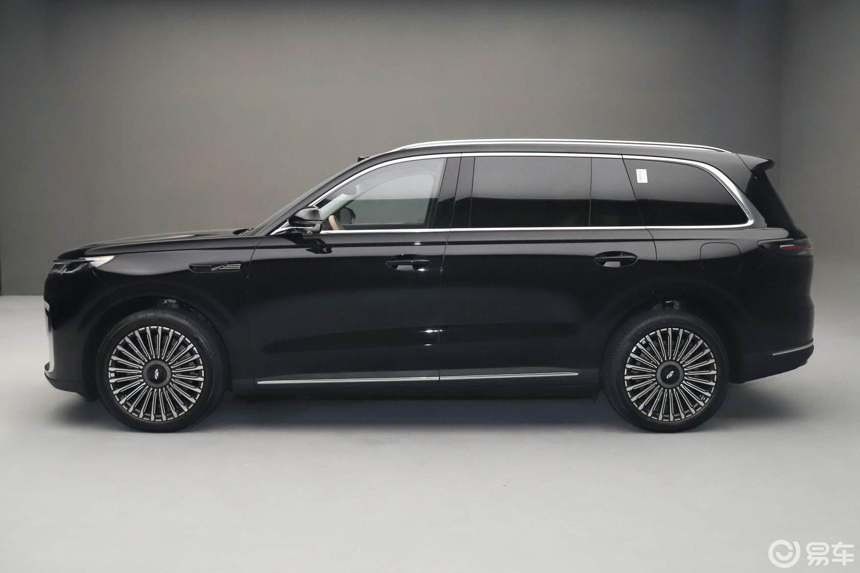 定位旗舰 预售不到20万起 风云T11哪款配置更优?