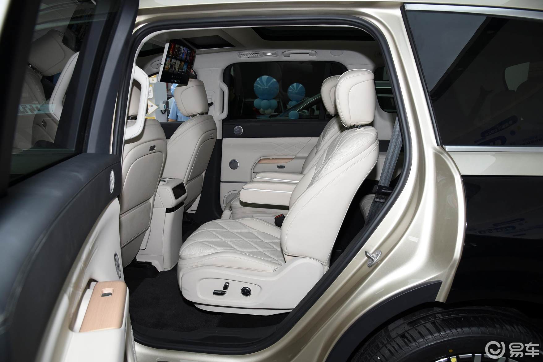 定位旗舰 预售不到20万起 风云T11哪款配置更优?