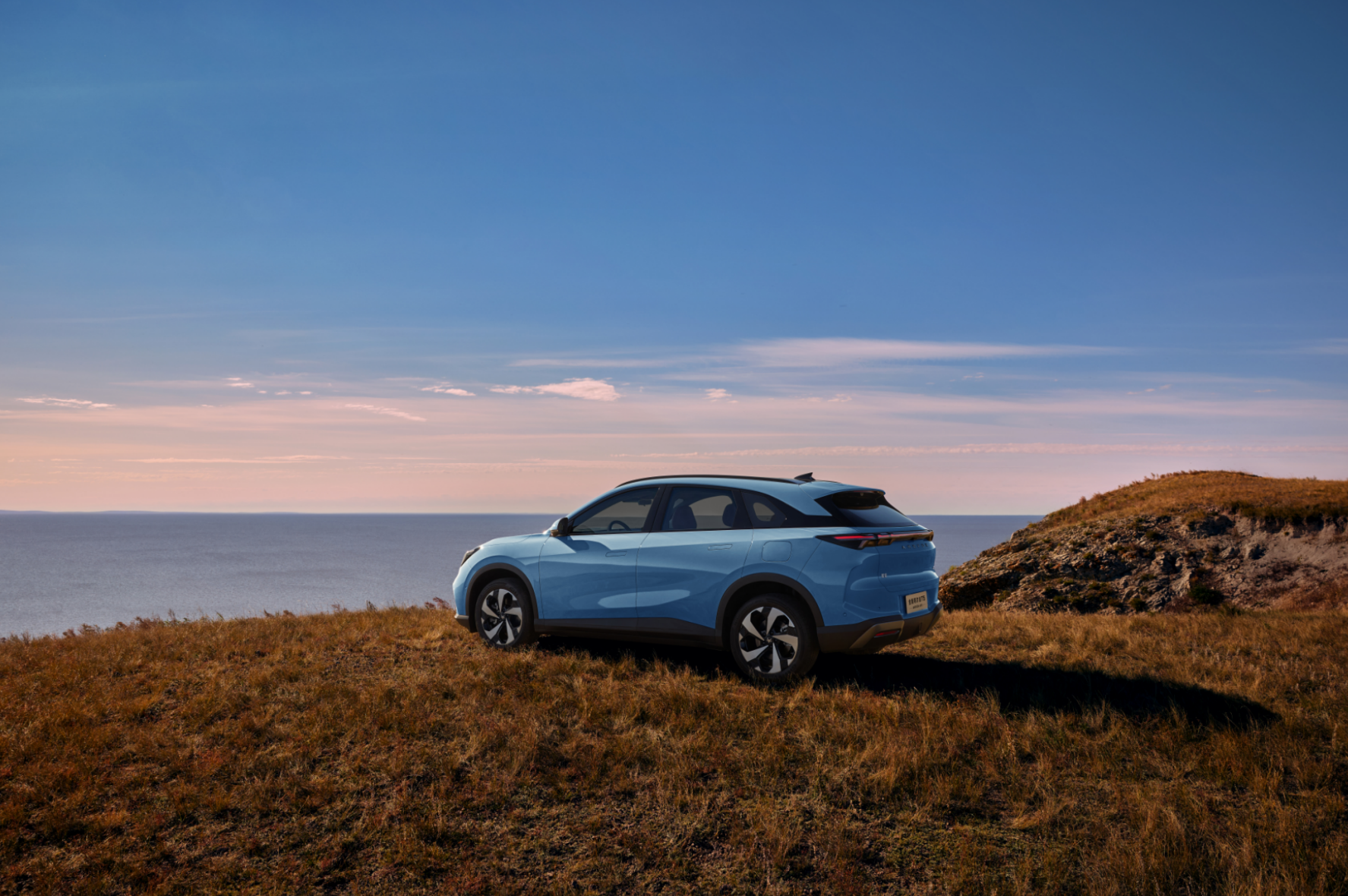 全新阿尔法T5增程版VS尚界H5,谁更懂家庭用户需求