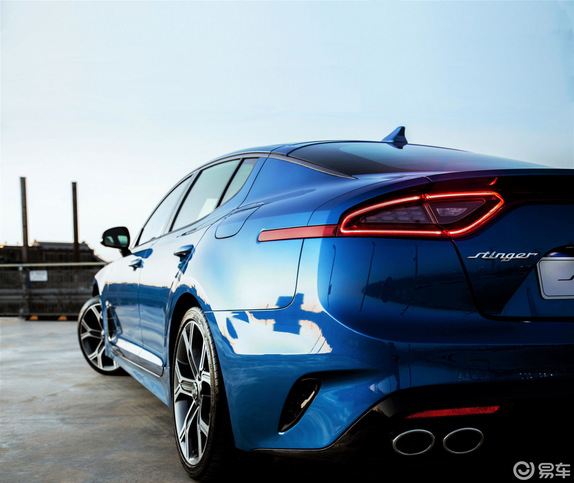 搭载双涡轮引擎,起亚斯汀格夜空特别版发布