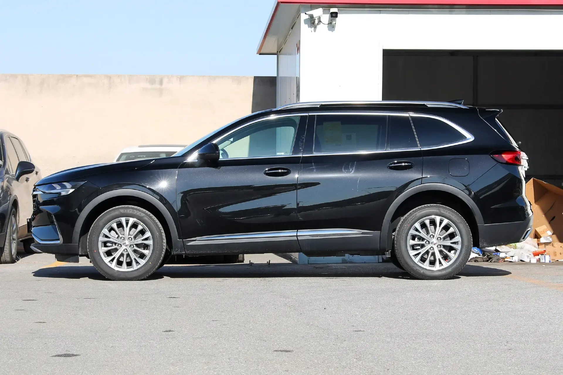 作为一款中型suv,昂科威plus的尺寸在同级别还是非常主流的,4845*1883