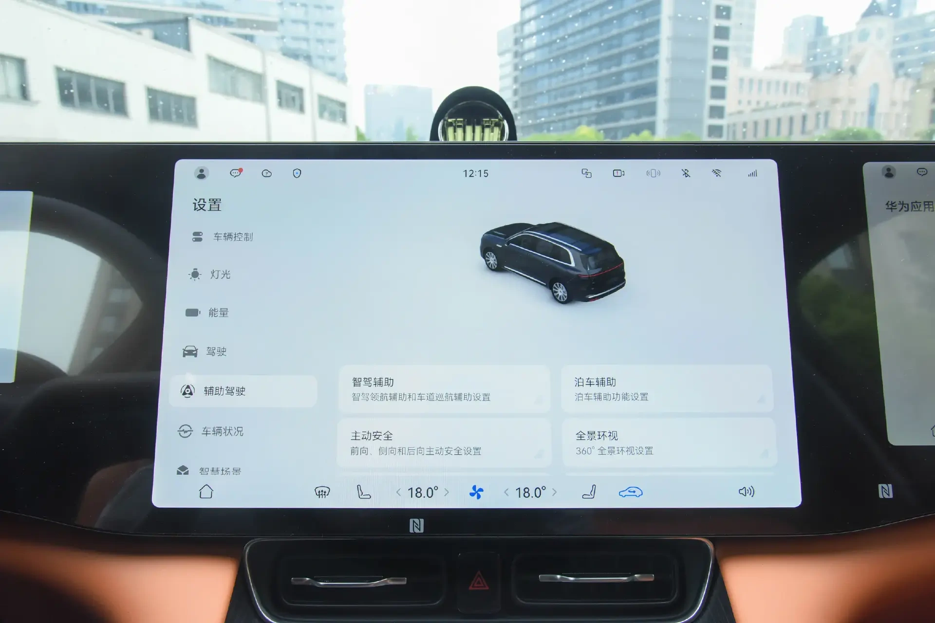 增程大六座二选一:问界M8对比理想L8,谁能一步到位?