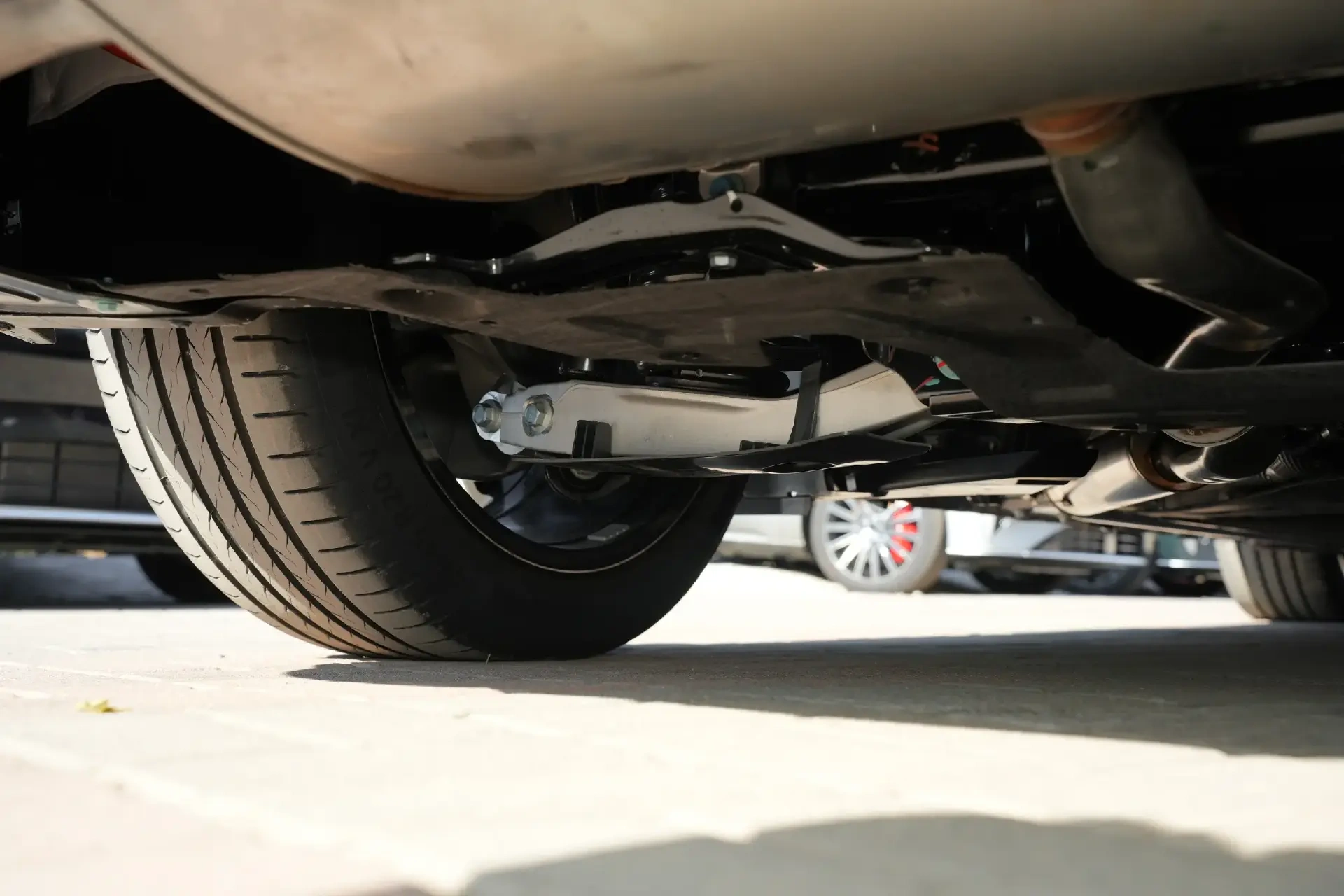 C级插混家轿对比:汉DM-i与风云A9L,20万以内选谁