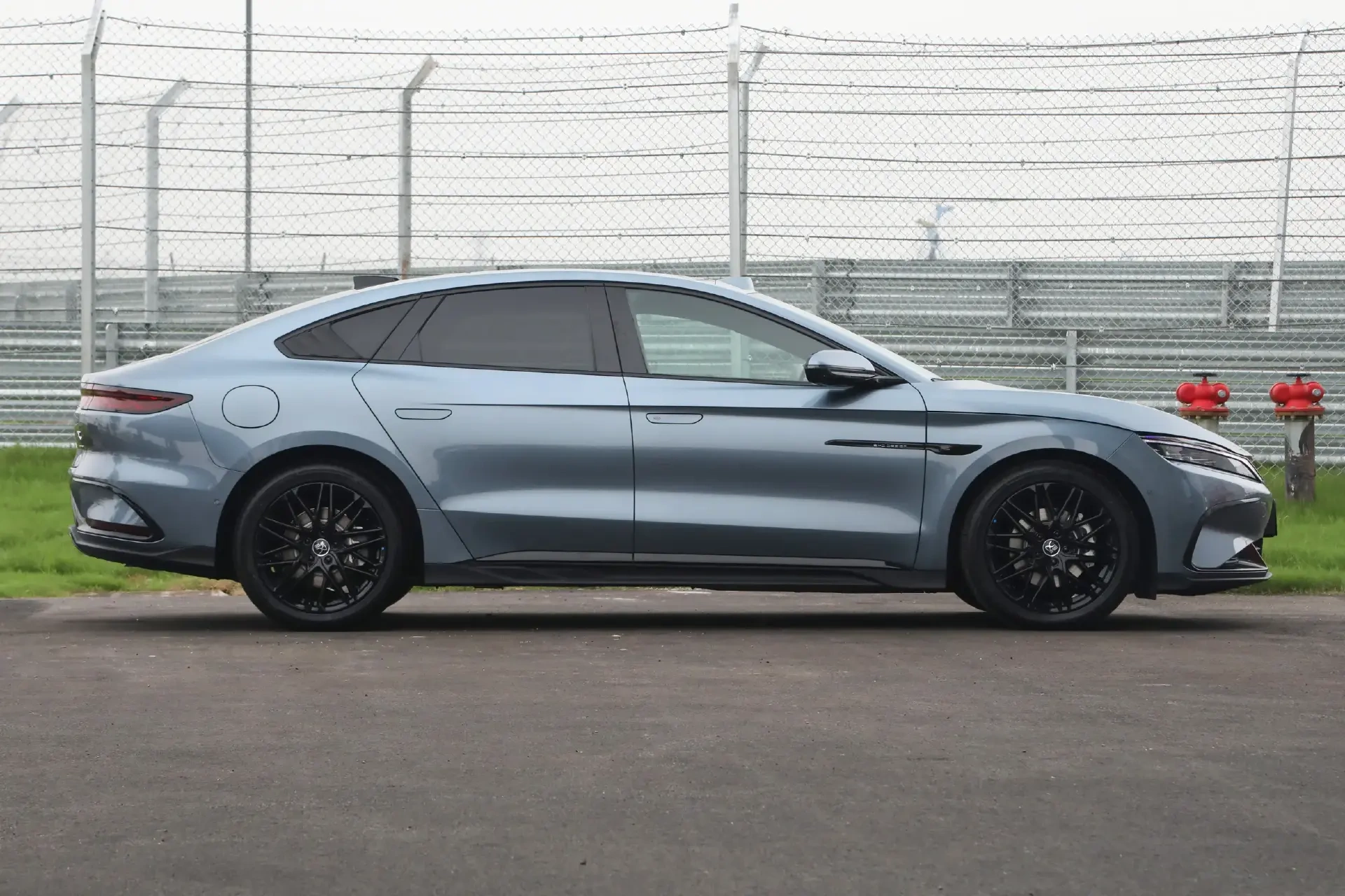 C级插混家轿对比:汉DM-i与风云A9L,20万以内选谁