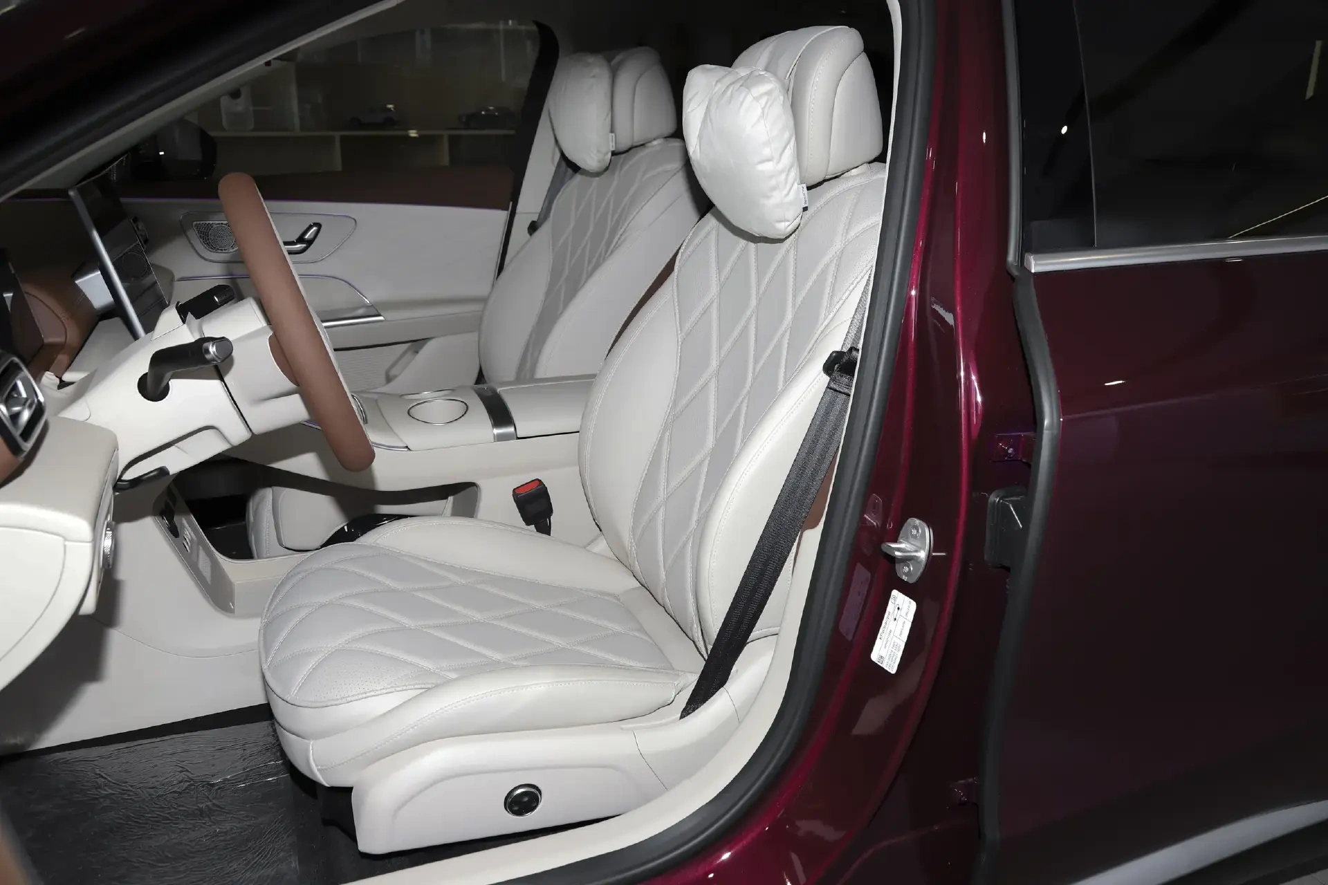 C级插混家轿对比:汉DM-i与风云A9L,20万以内选谁