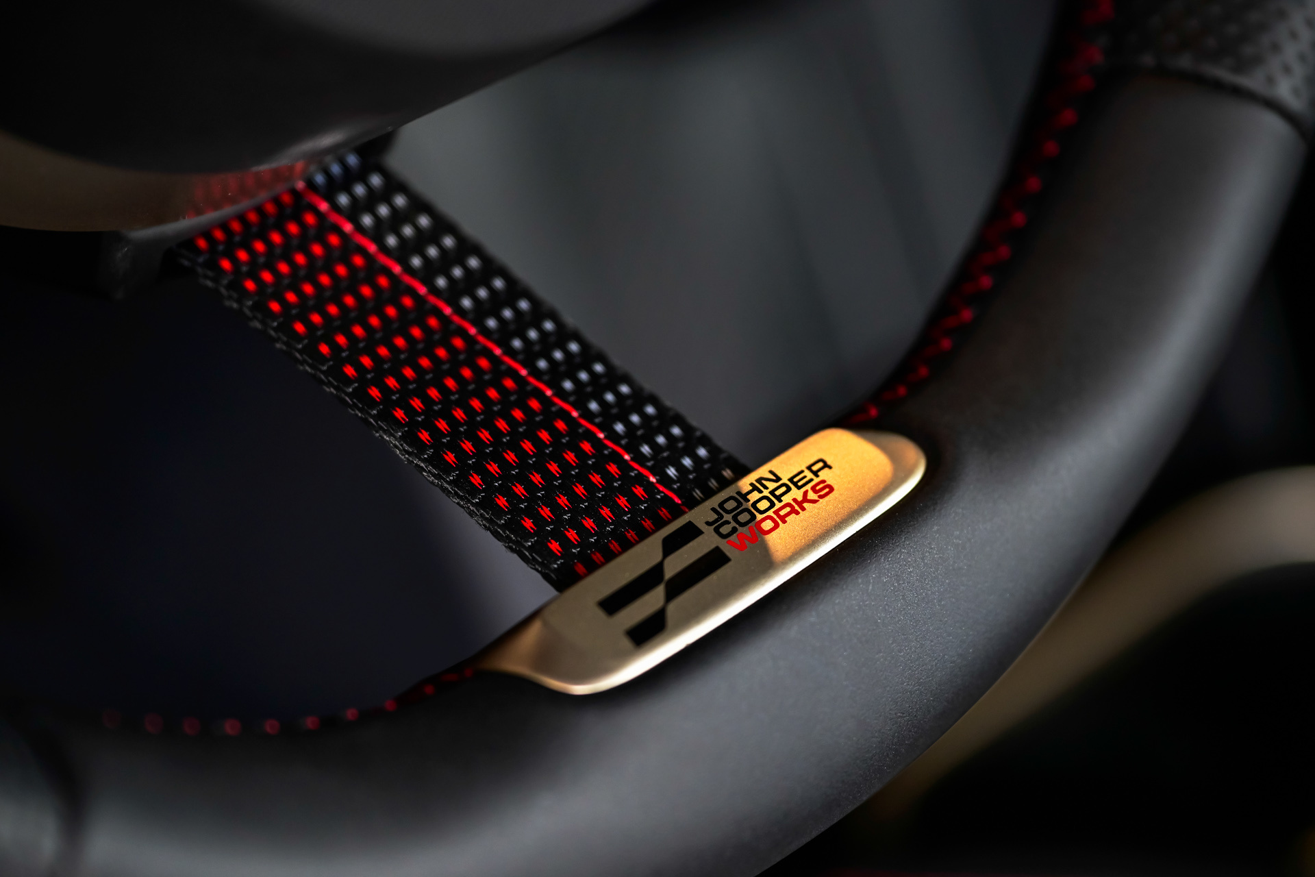 这不仅仅是一辆车,更是一种生活态度!试驾MINI JCW