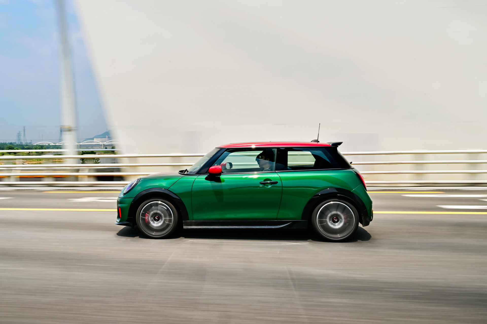 这不仅仅是一辆车，更是一种生活态度！试驾MINI JCW