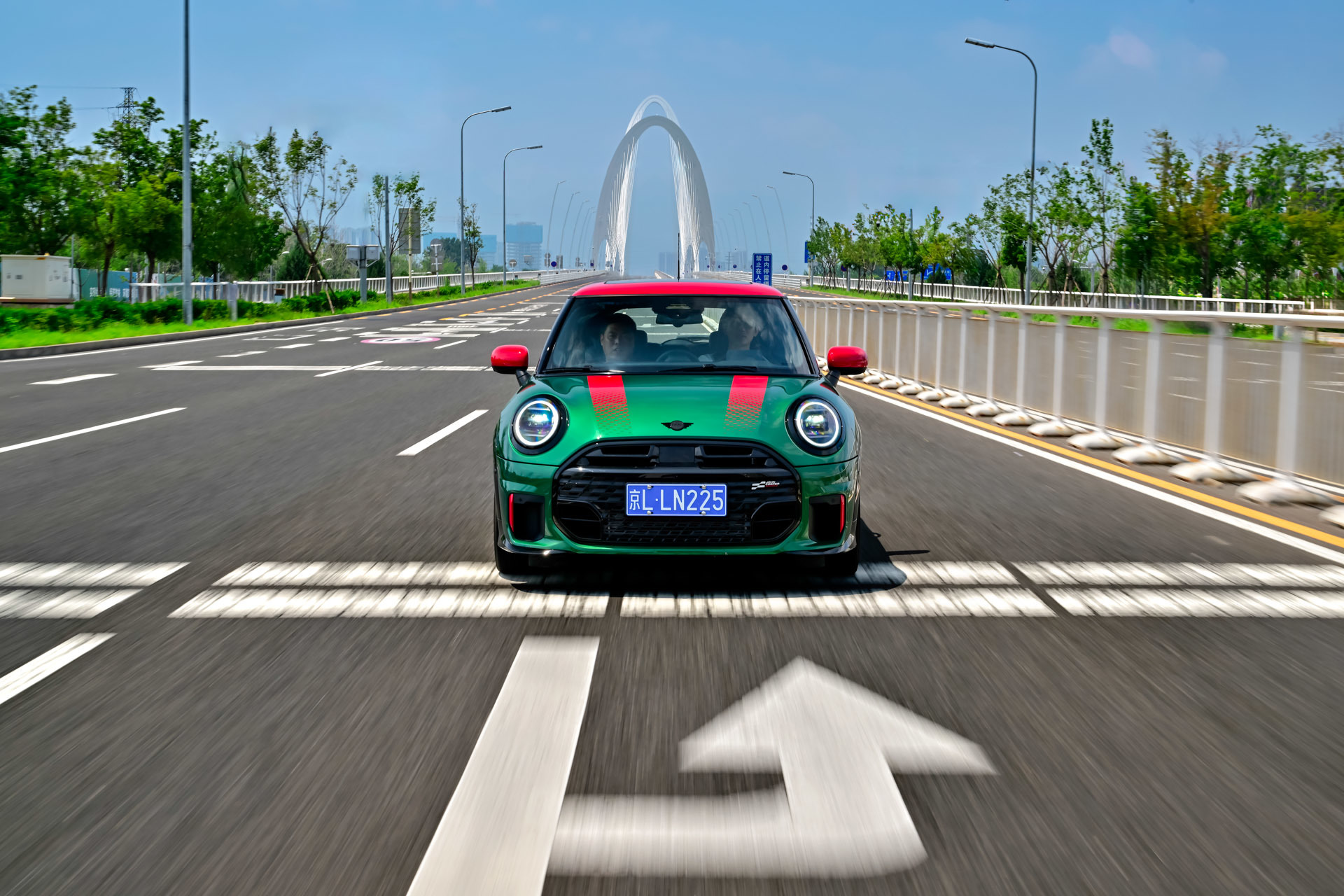 这不仅仅是一辆车，更是一种生活态度！试驾MINI JCW