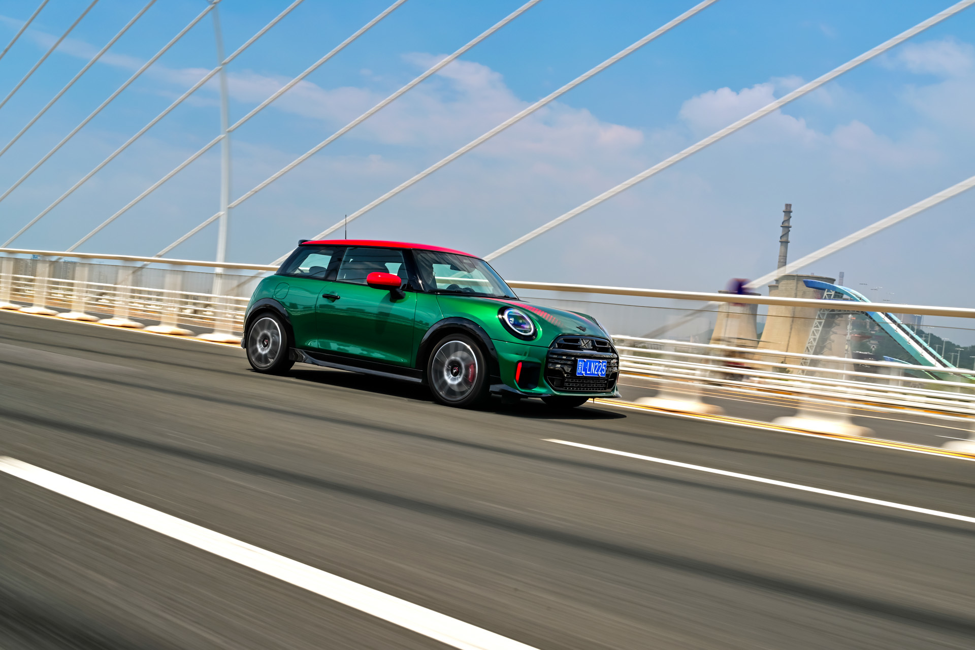 这不仅仅是一辆车，更是一种生活态度！试驾MINI JCW