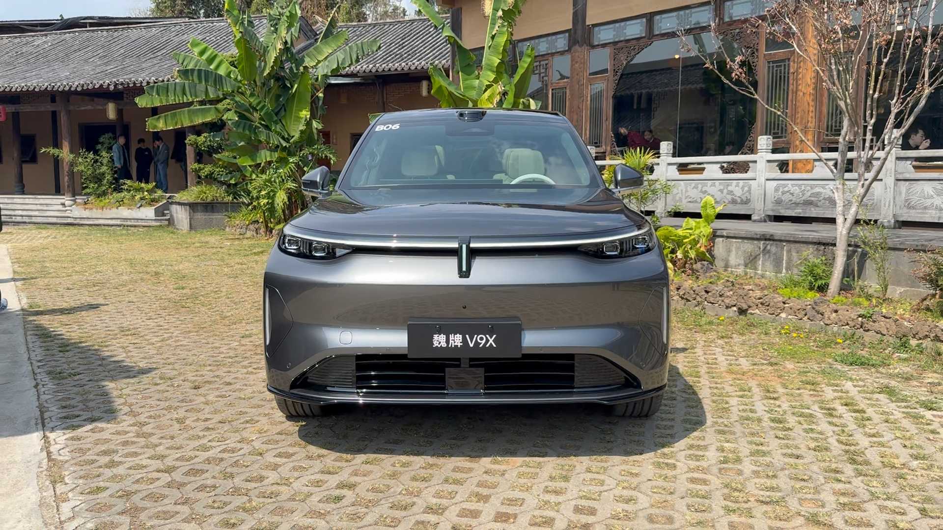 同是大六座新能源SUV，魏牌V9X凭什么不一样？