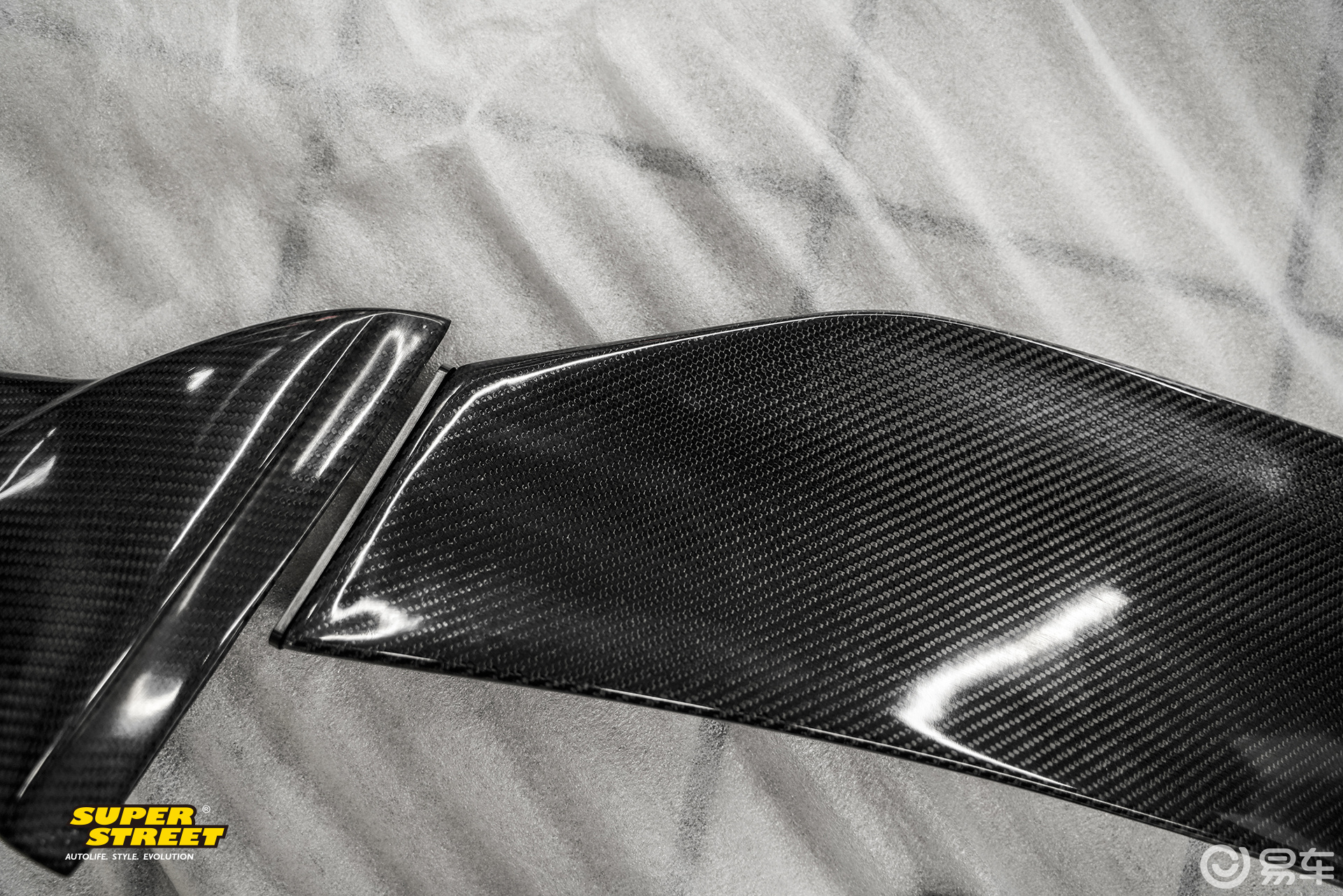 大众高尔夫7gti加装aspec款碳纤维尾翼