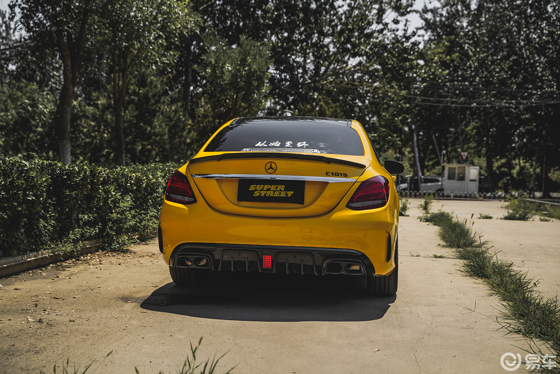 应该是黄色啦,从灰色改成黄色真是大反差,贴膜肯定选择艾利改色膜啦