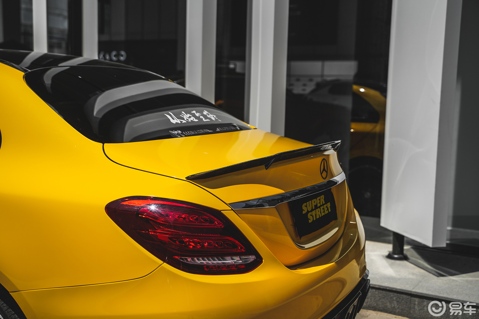 奔驰c级(w205)改色艾利亮光深黄改色膜