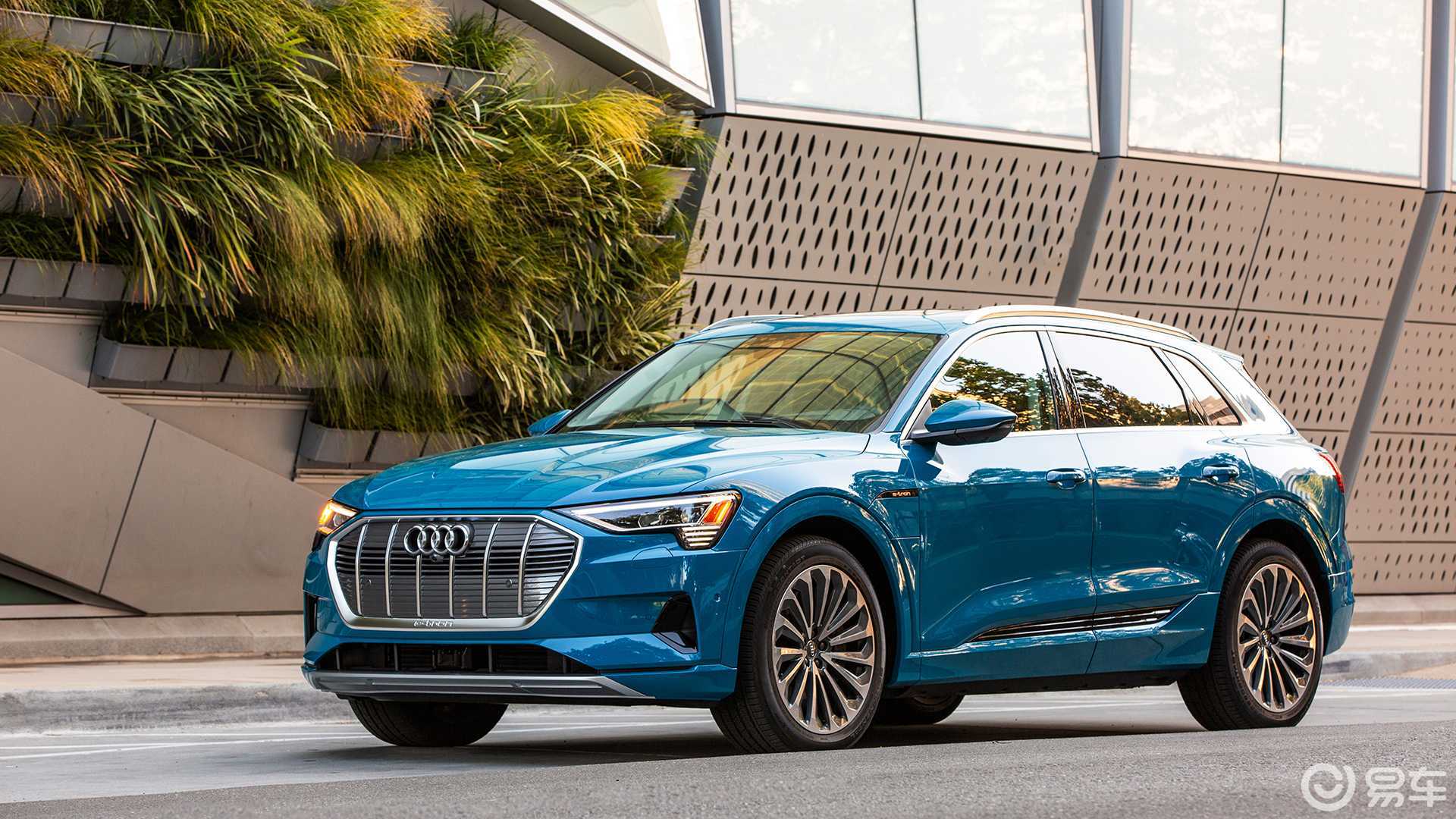 做豪华电动汽车的开创者奥迪etron以实力论英雄