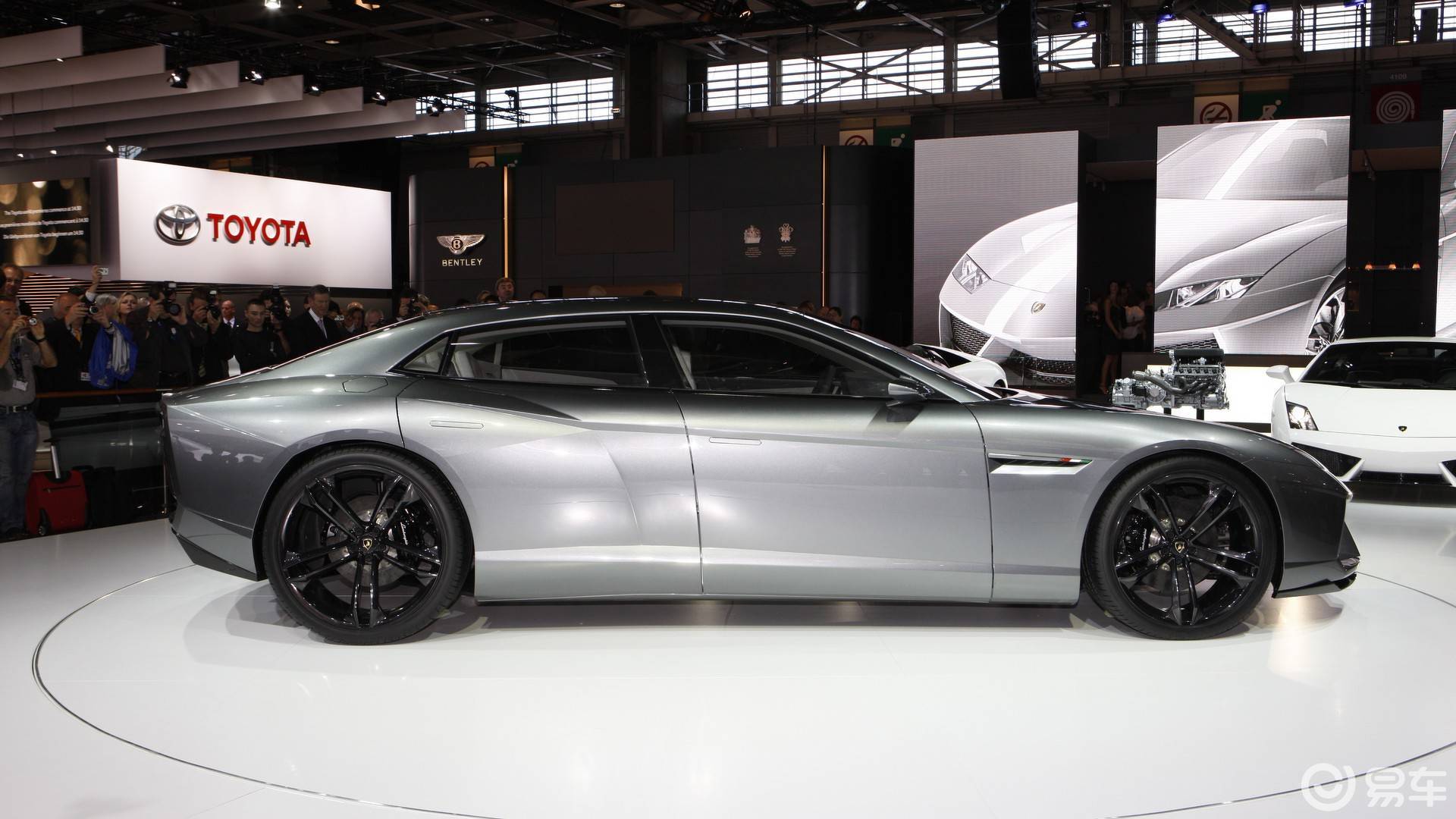 纯电大牛 兰博基尼4门gt跑车