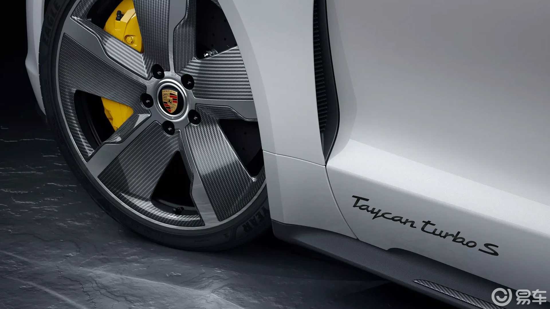 【菲常快讯】保时捷taycan发布碳纤维套件,外观凶狠