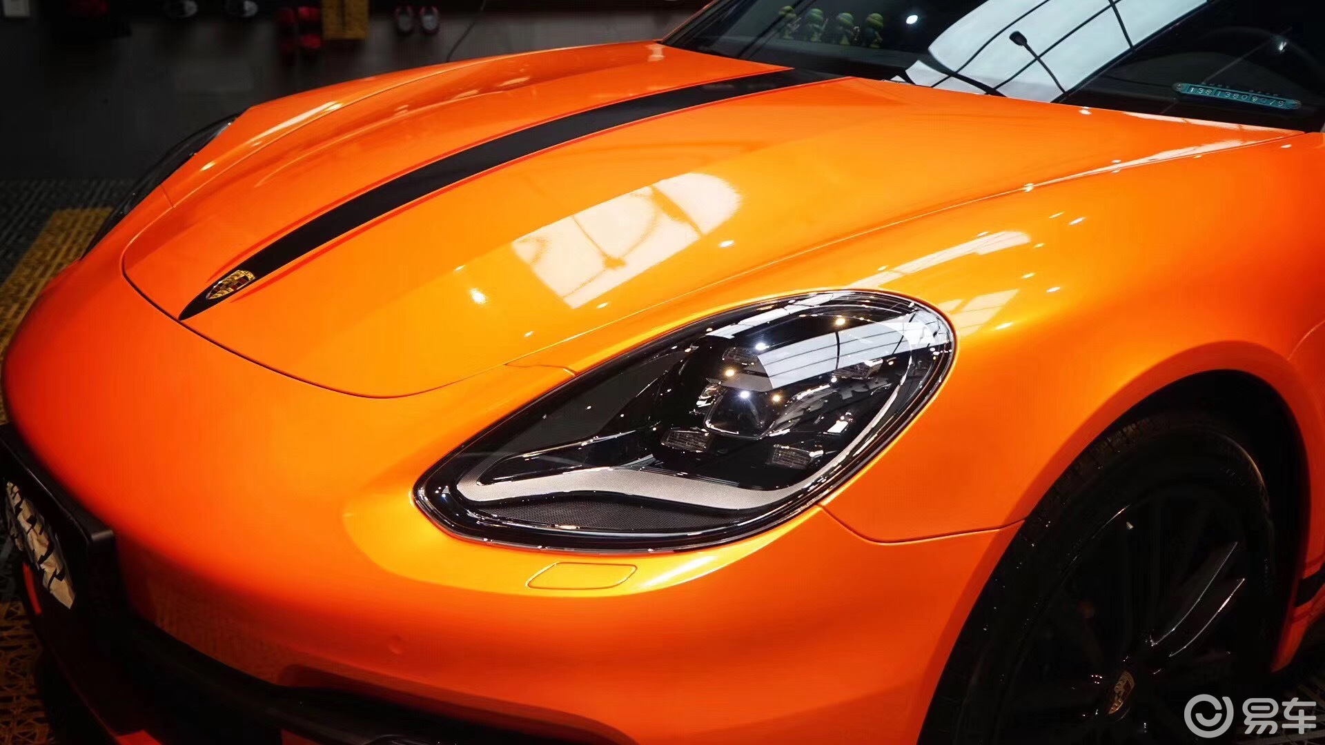 幻彩阳光橙,是一种时尚,运动,富有激情的色彩 .