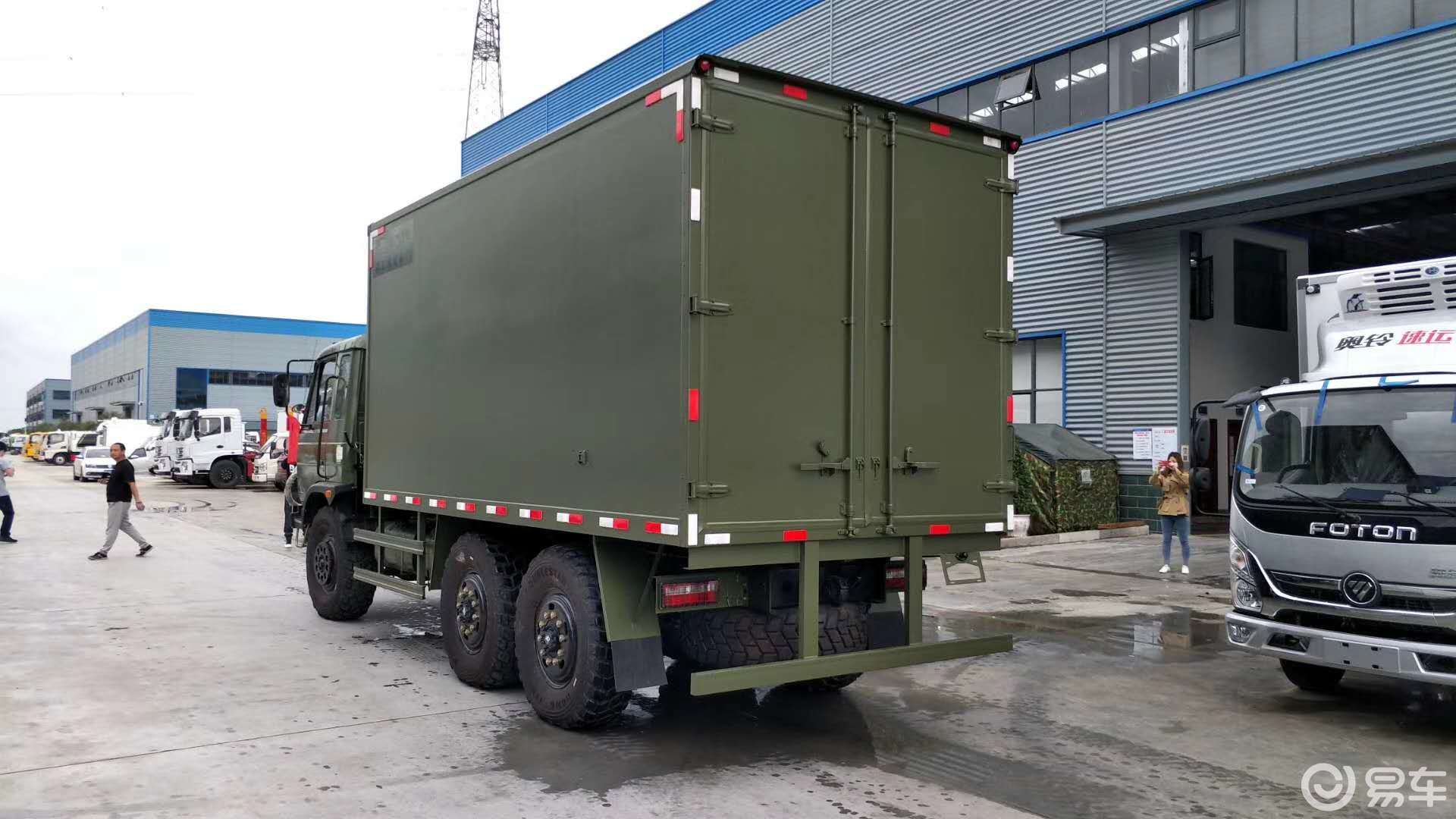 东风eq2102g军用6x6全驱冷藏肉钩车