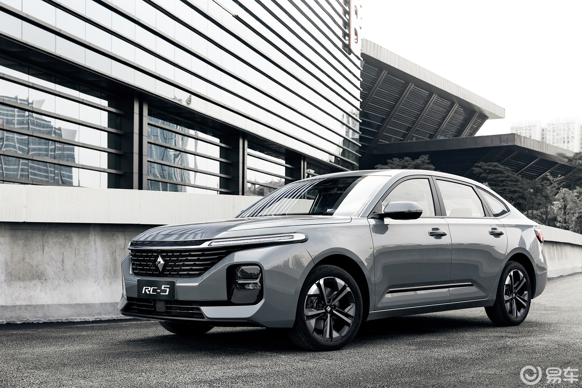 新宝骏rc-5上市_轴距_液晶屏