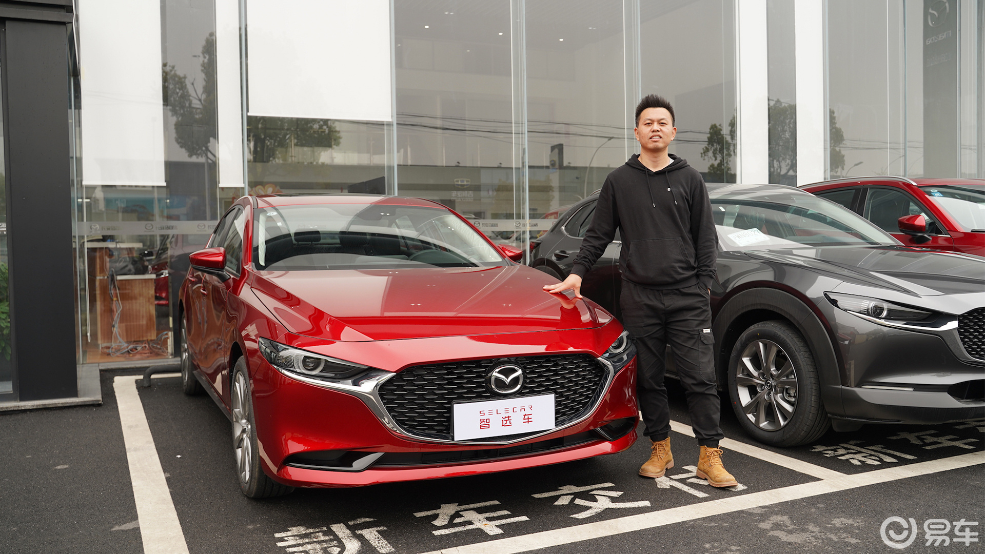 外观无变化,依然很时尚,到店实拍2021款马自达3昂克赛拉外观