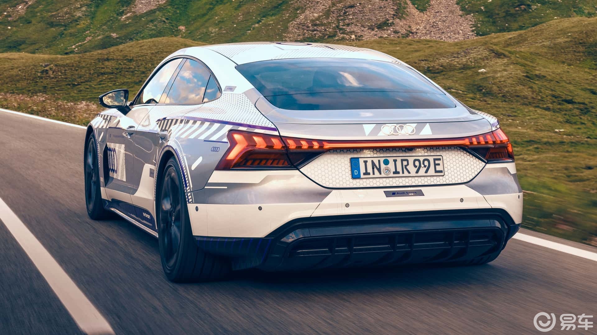 易车摘要频道下列精选内容摘自于奥迪rsetrongticerace限量发售的片段