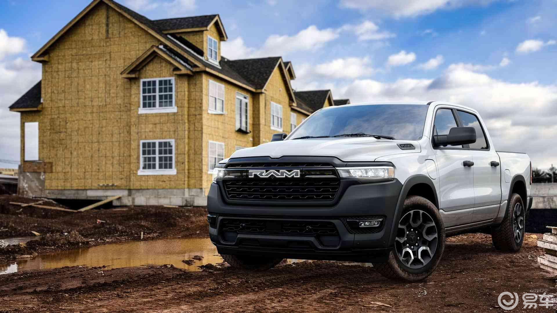 RAM Trucks燃油版越野套件车型车尾采用道奇公羊LOGO_易车