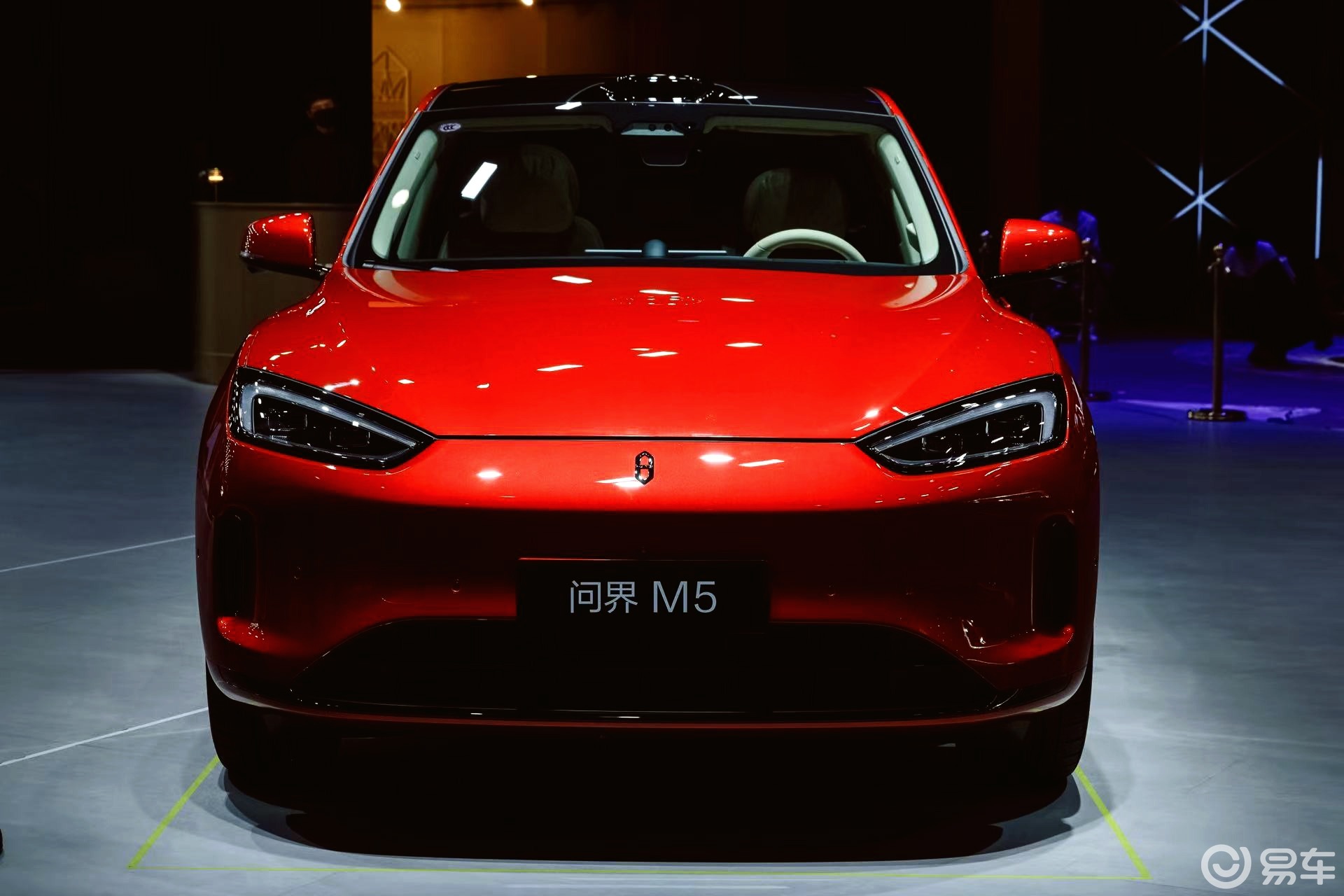 问界M8 家庭智慧出行标杆 纯电版本24小时订单破万_问界M9 2025款 豪华科技旗舰 交付突破22万辆_问界