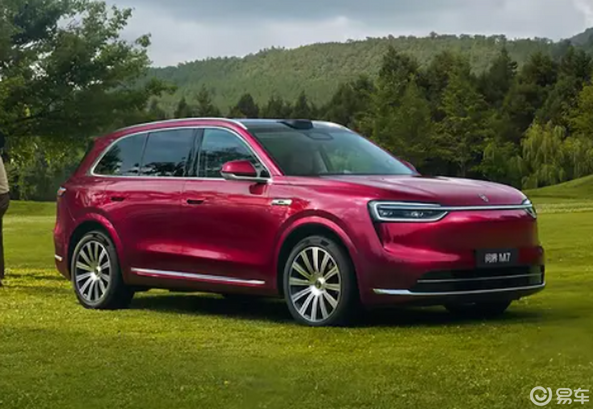 问界M7换装双叉臂+双腔空悬，纯电续航327公里