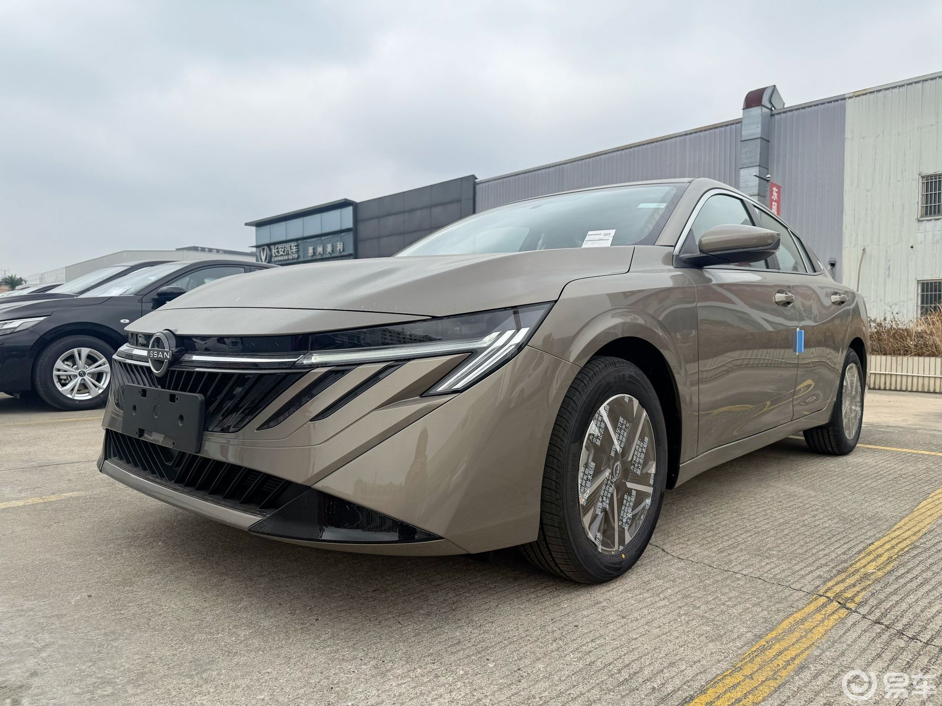 第十五代日产轩逸实车到店，全新造型+双联屏