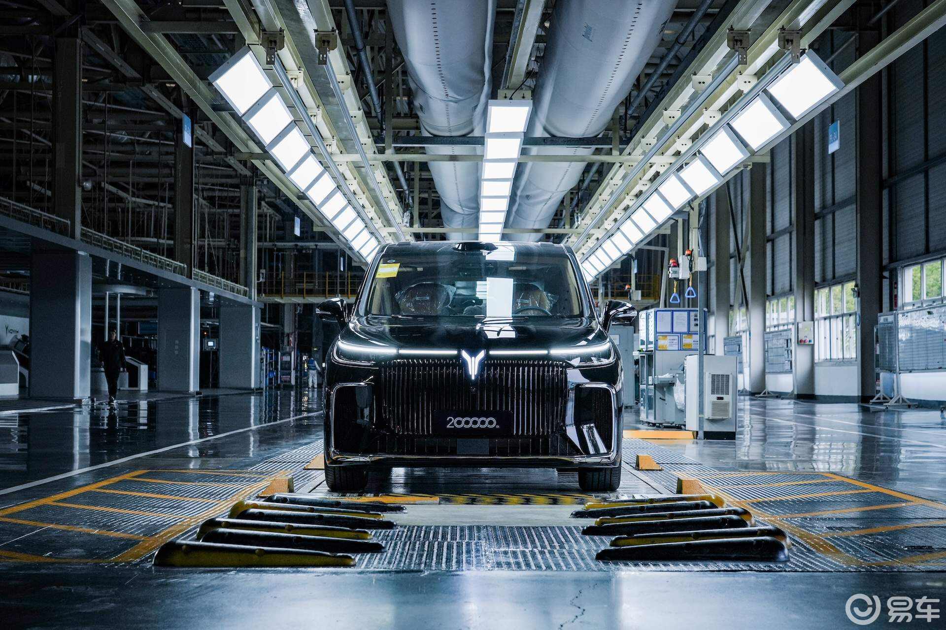 30.99万元 岚图梦想家冠军版上市