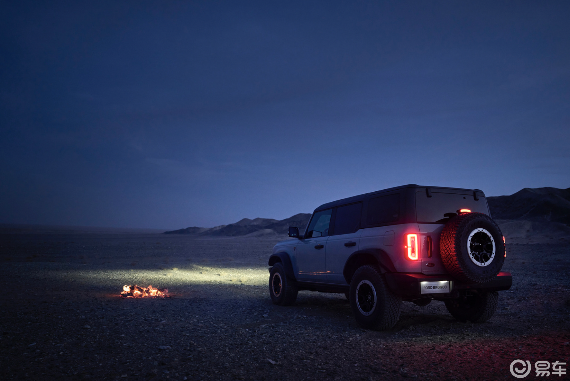 江铃福特烈马bronco采用了方盒子的造型,再加双色车身,宽轮眉设计