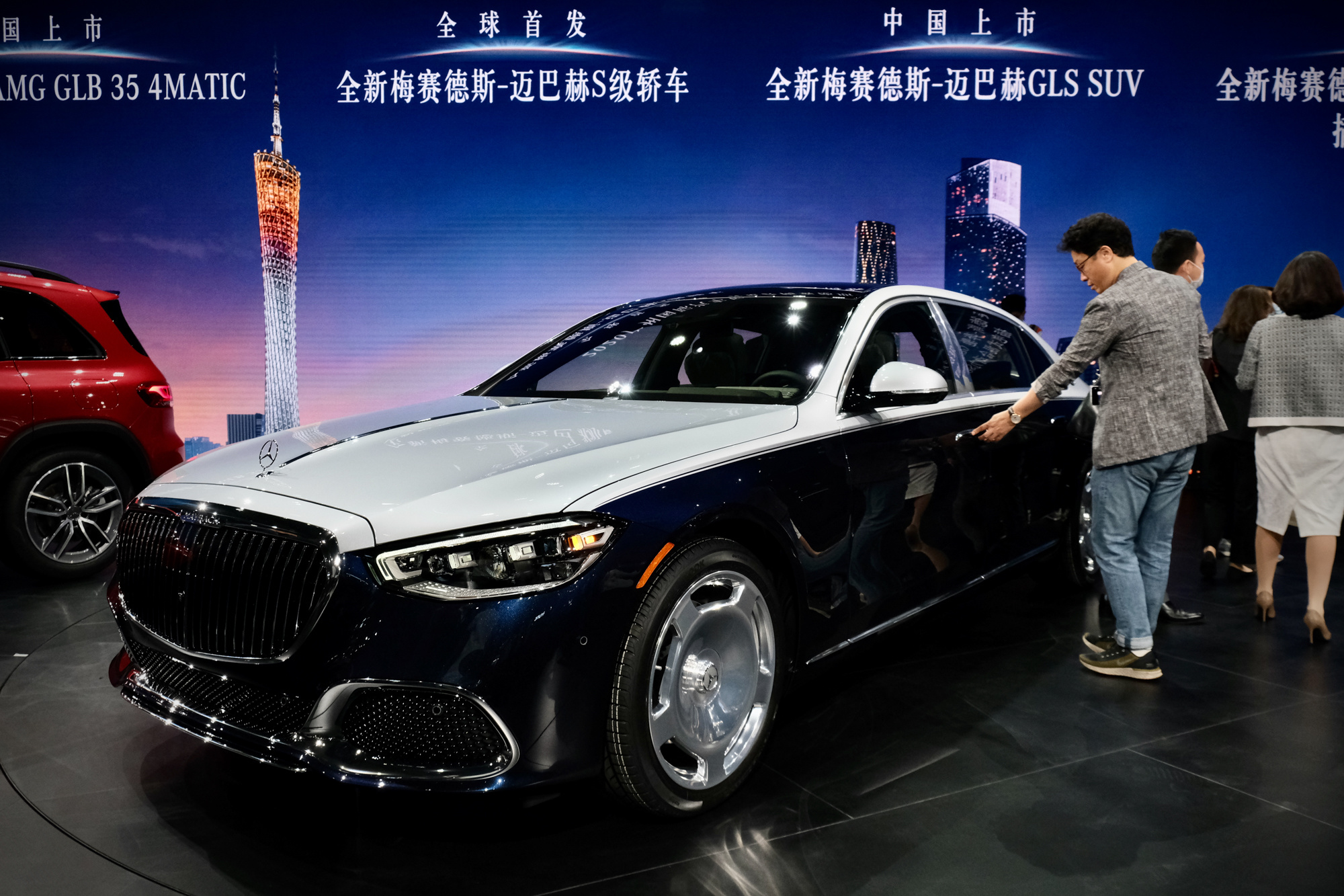 奔驰展台有什么魔力，把猴哥、虎哥、牛哥、震哥都招来了？