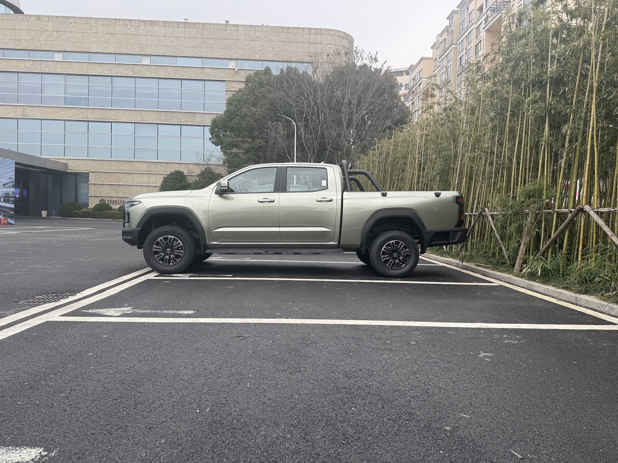 12.78万起，两驱/四驱可选，奇瑞威麟R08 EV上市