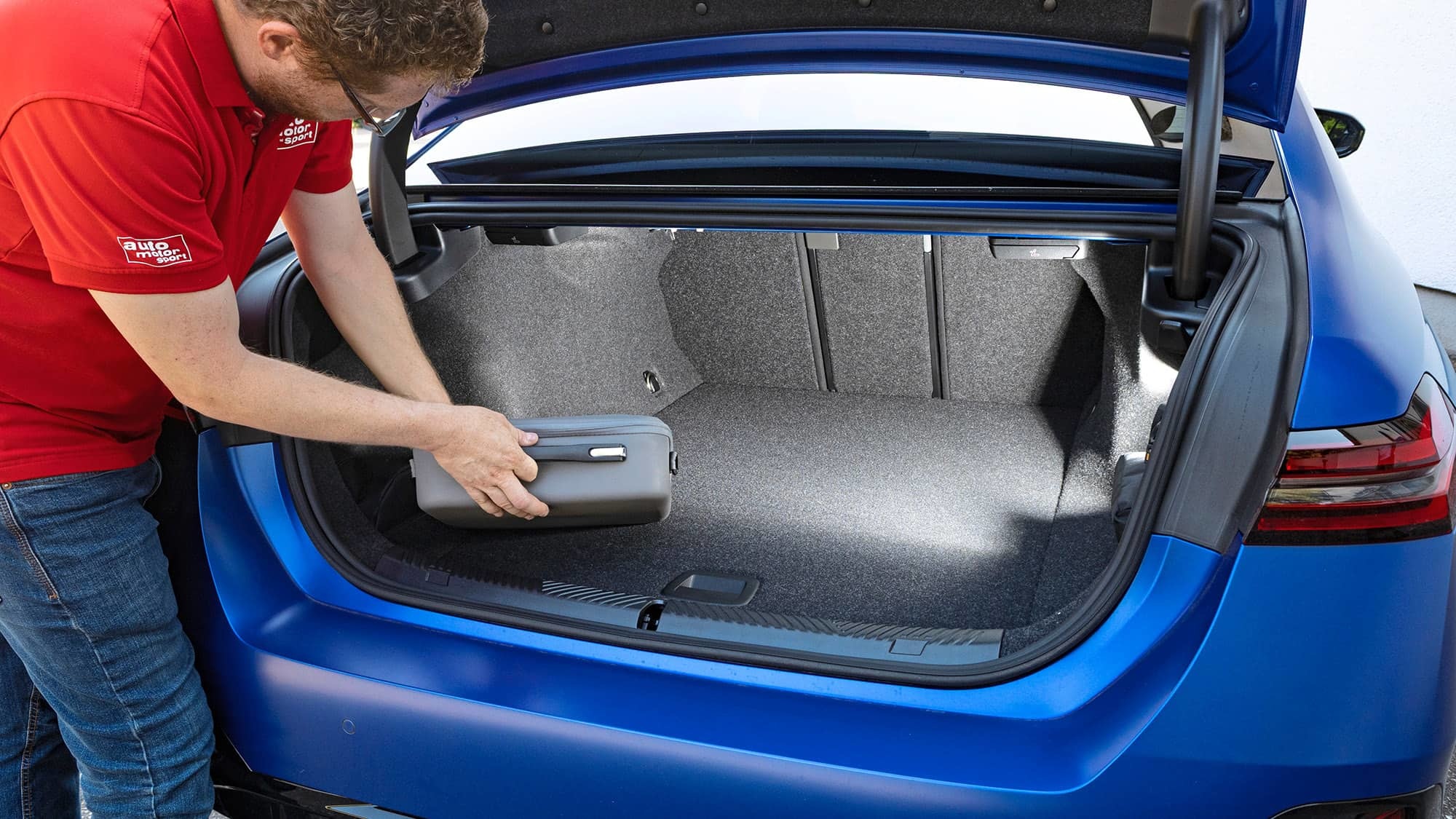 奥迪S6 e-tron与BMW i5谁更对味？