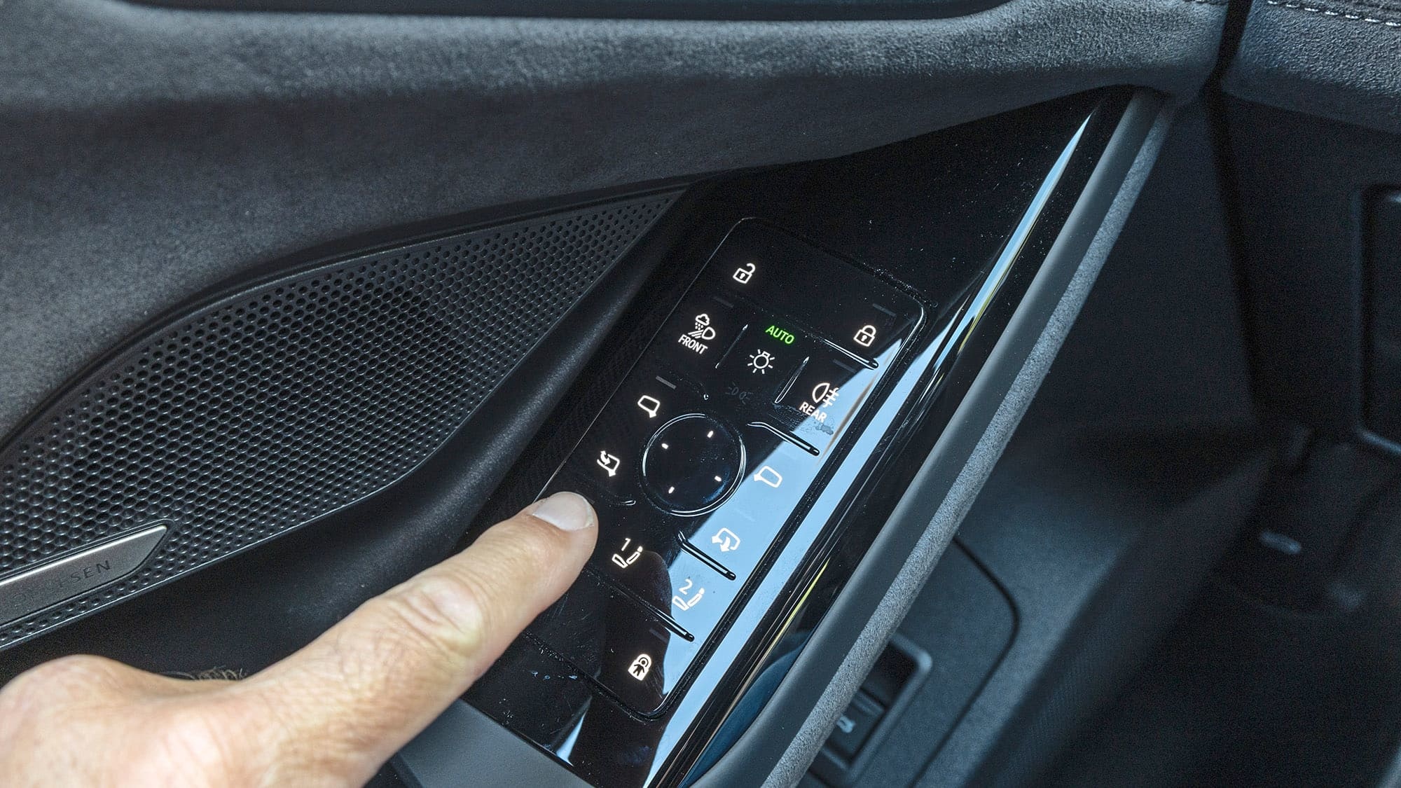 奥迪S6 e-tron与BMW i5谁更对味？