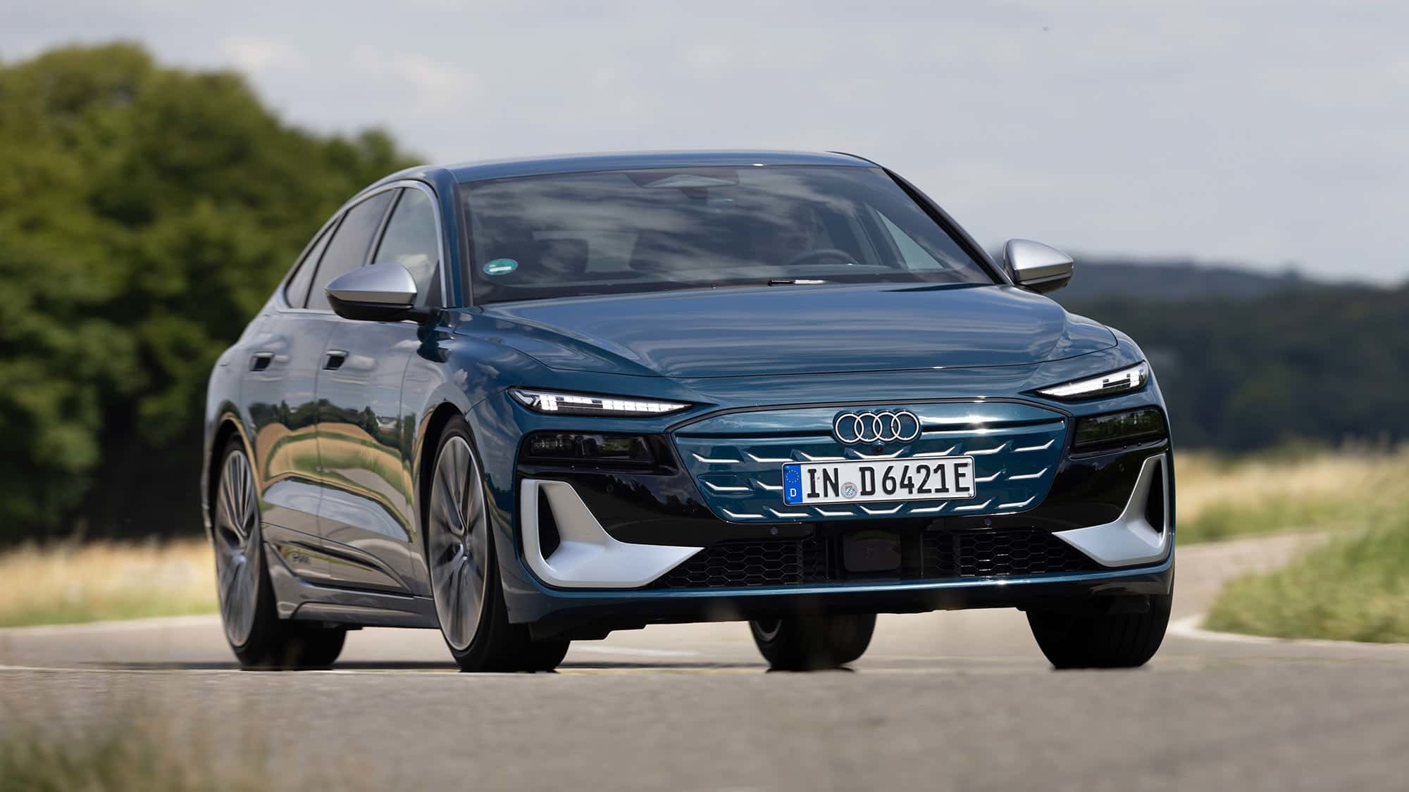 奥迪S6 e-tron与BMW i5谁更对味？