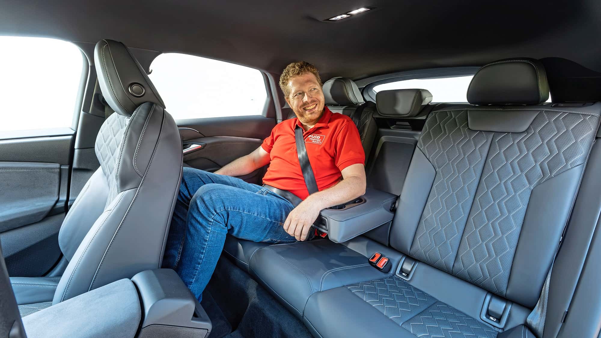 奥迪S6 e-tron与BMW i5谁更对味？