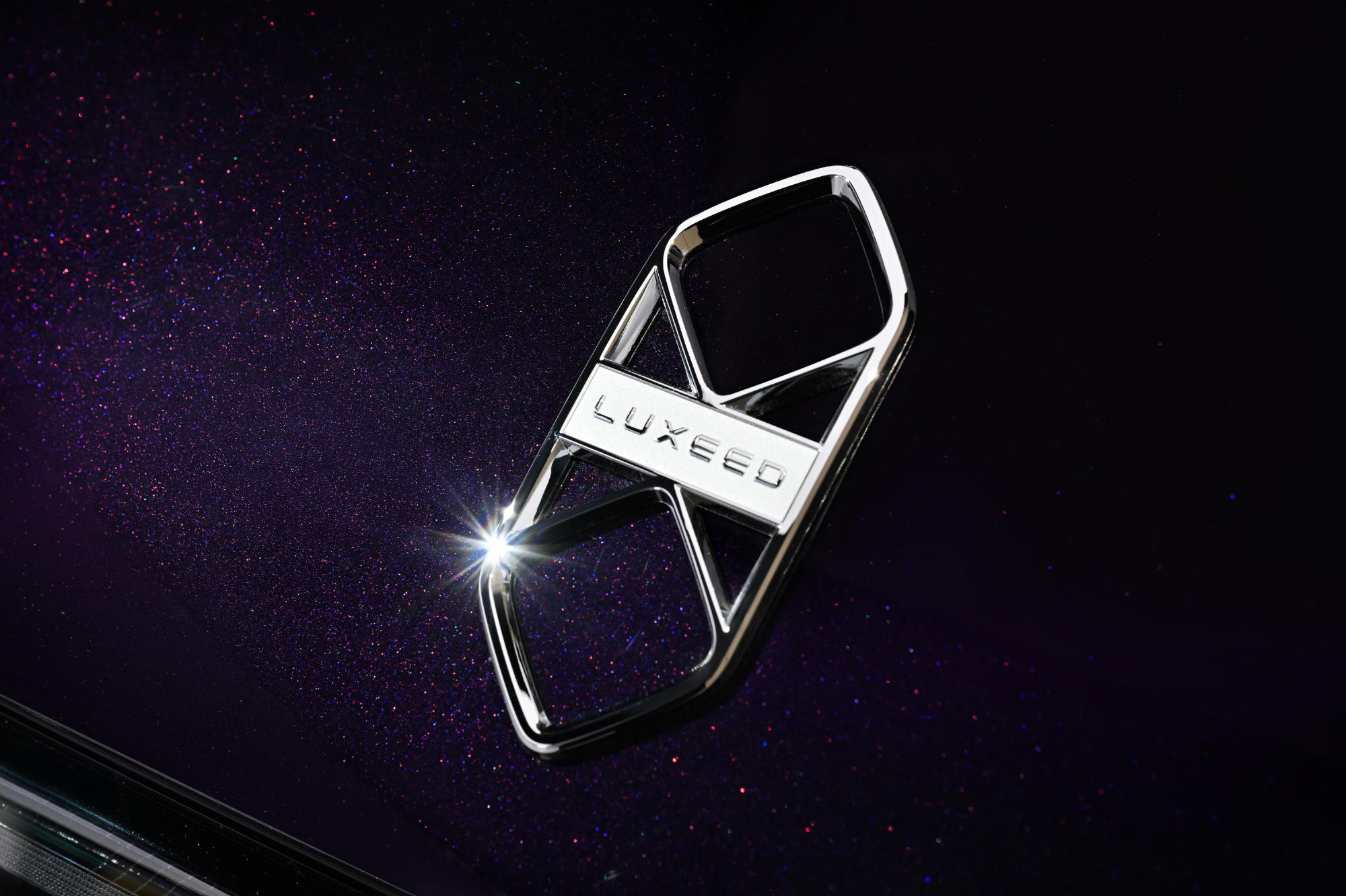 配后轮转向+双腔空悬,智界V9四月下旬即可试驾!