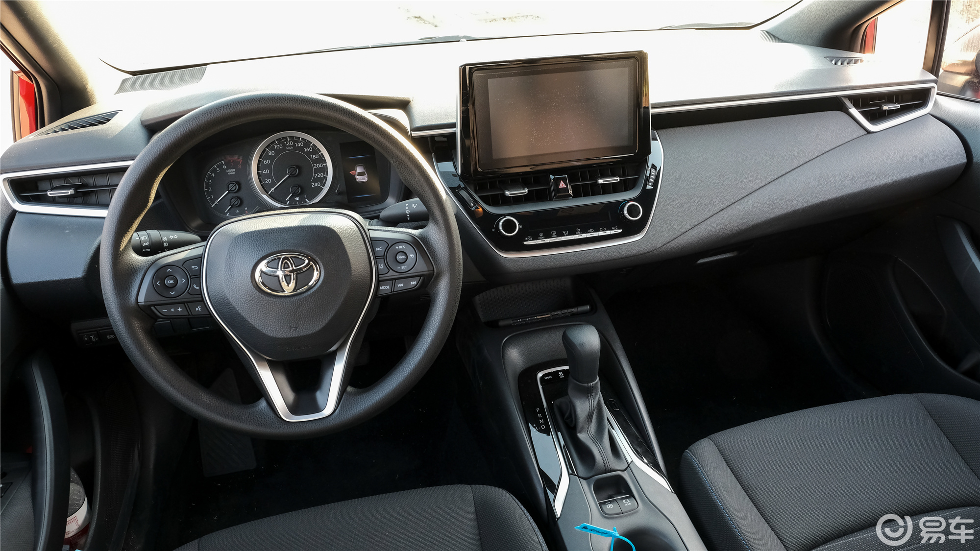 底盘调校是亮点,稳定性提升,雷凌不止"买菜车"