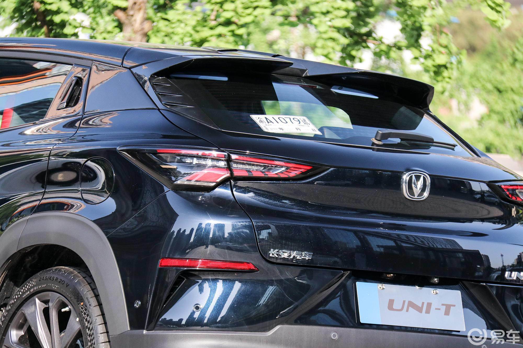 长安uni-t车身-尾灯-内饰-易车