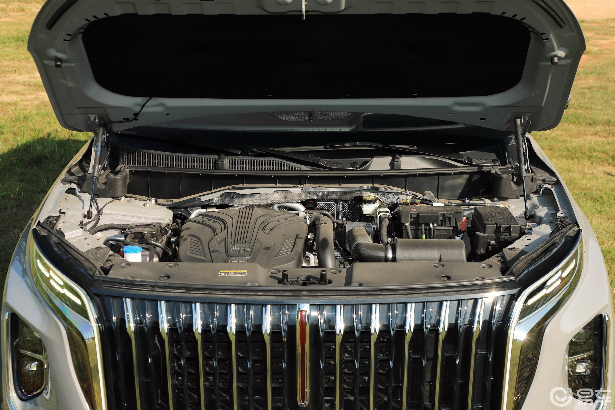 红旗hs7第二排享有独立空调和座椅加热功能