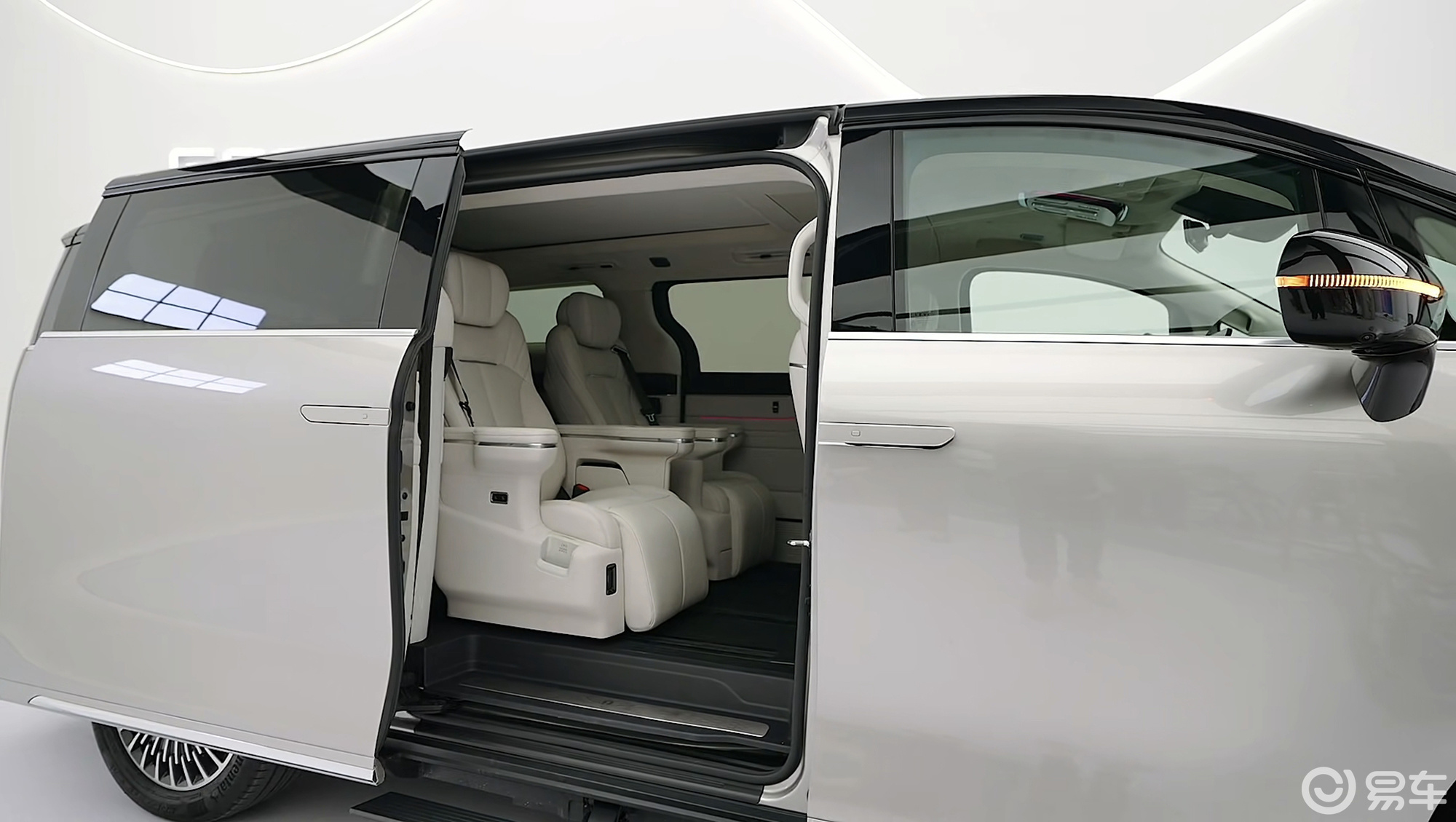 解决了增程MPV的痛点 吉利银河V900发布AI增程技术