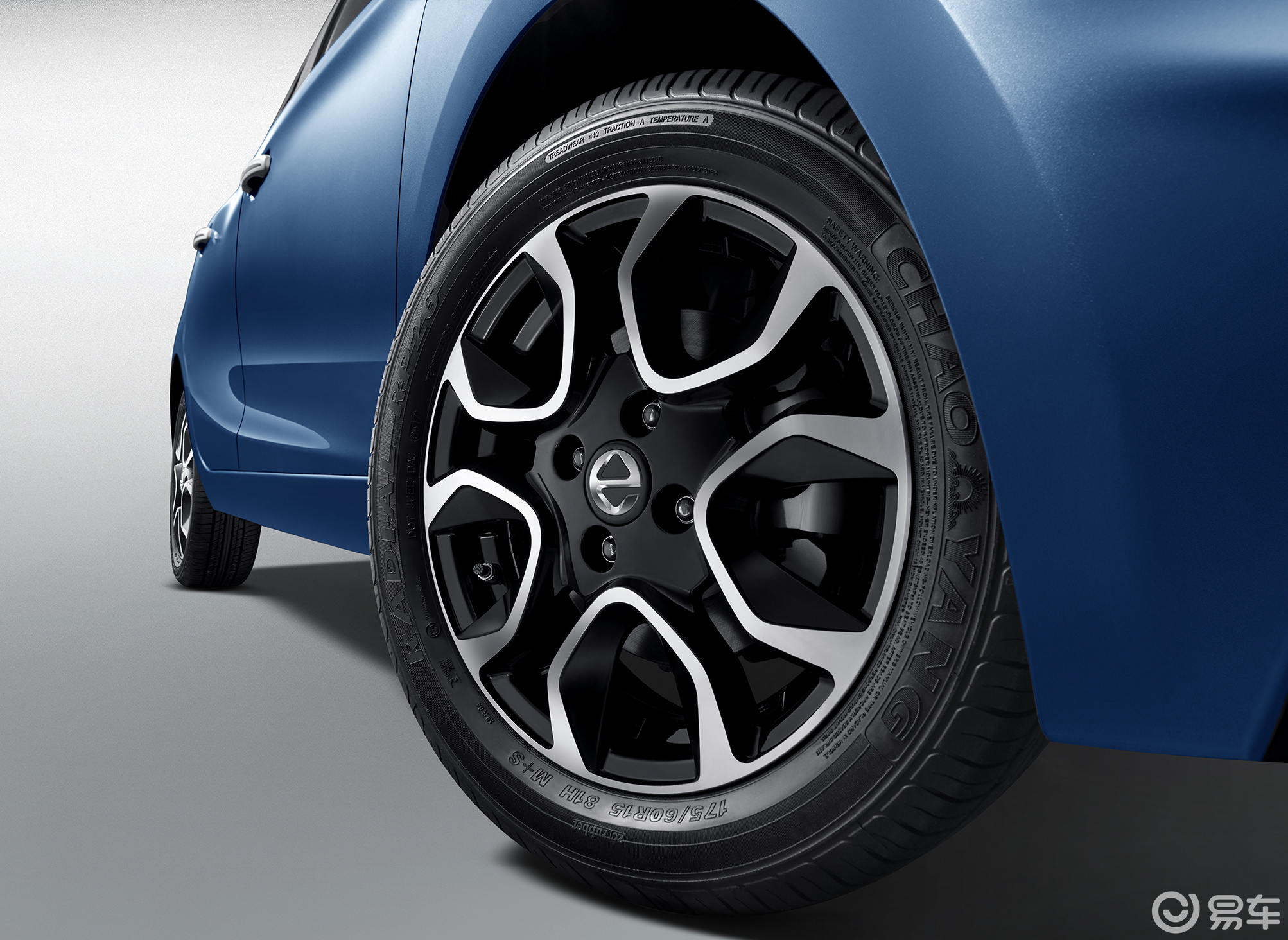 在没有倒车影像\/倒车雷达的情况下,倒车时怎么