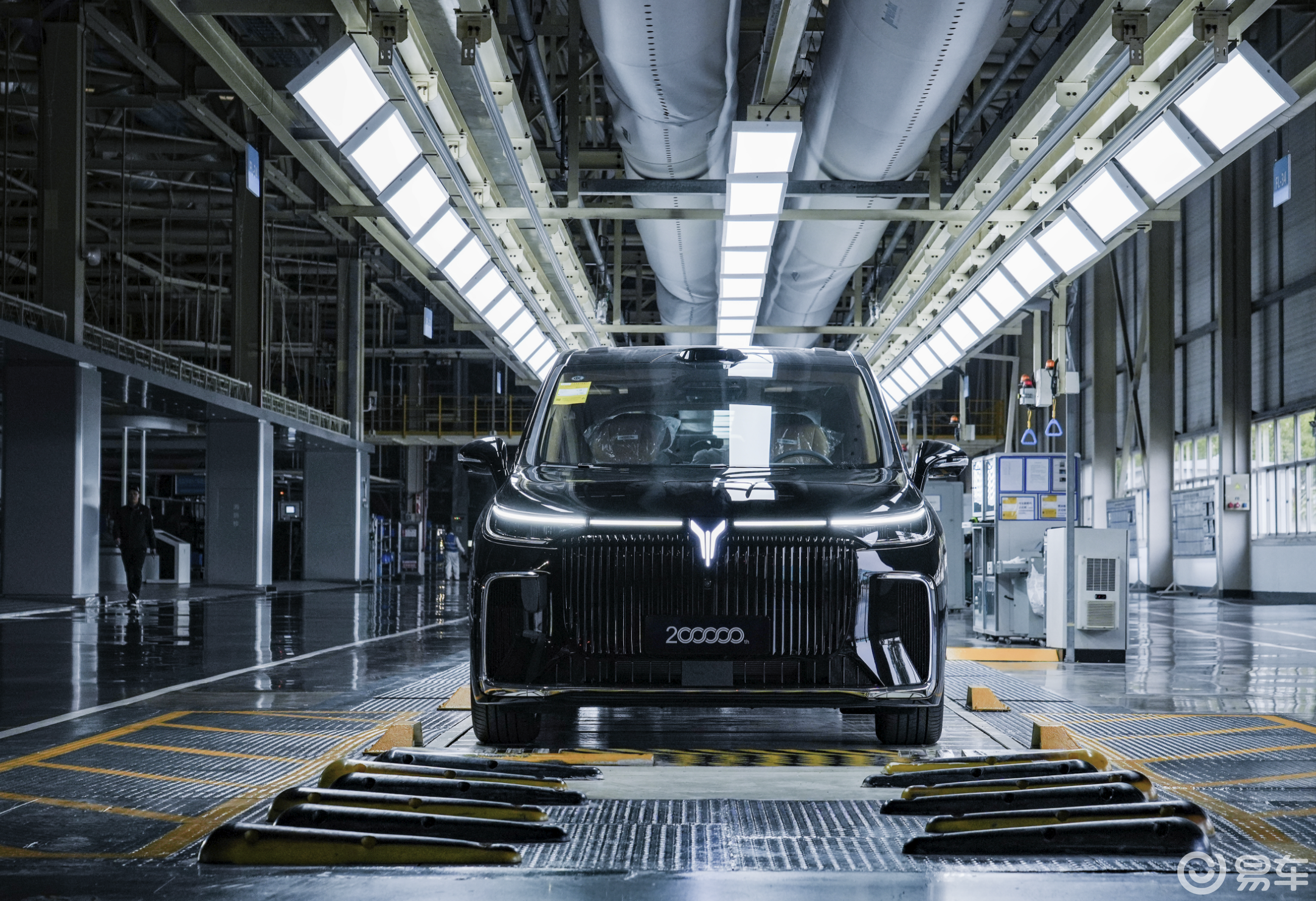 岚图梦想家第20万辆今日下线 冠军版同步上市