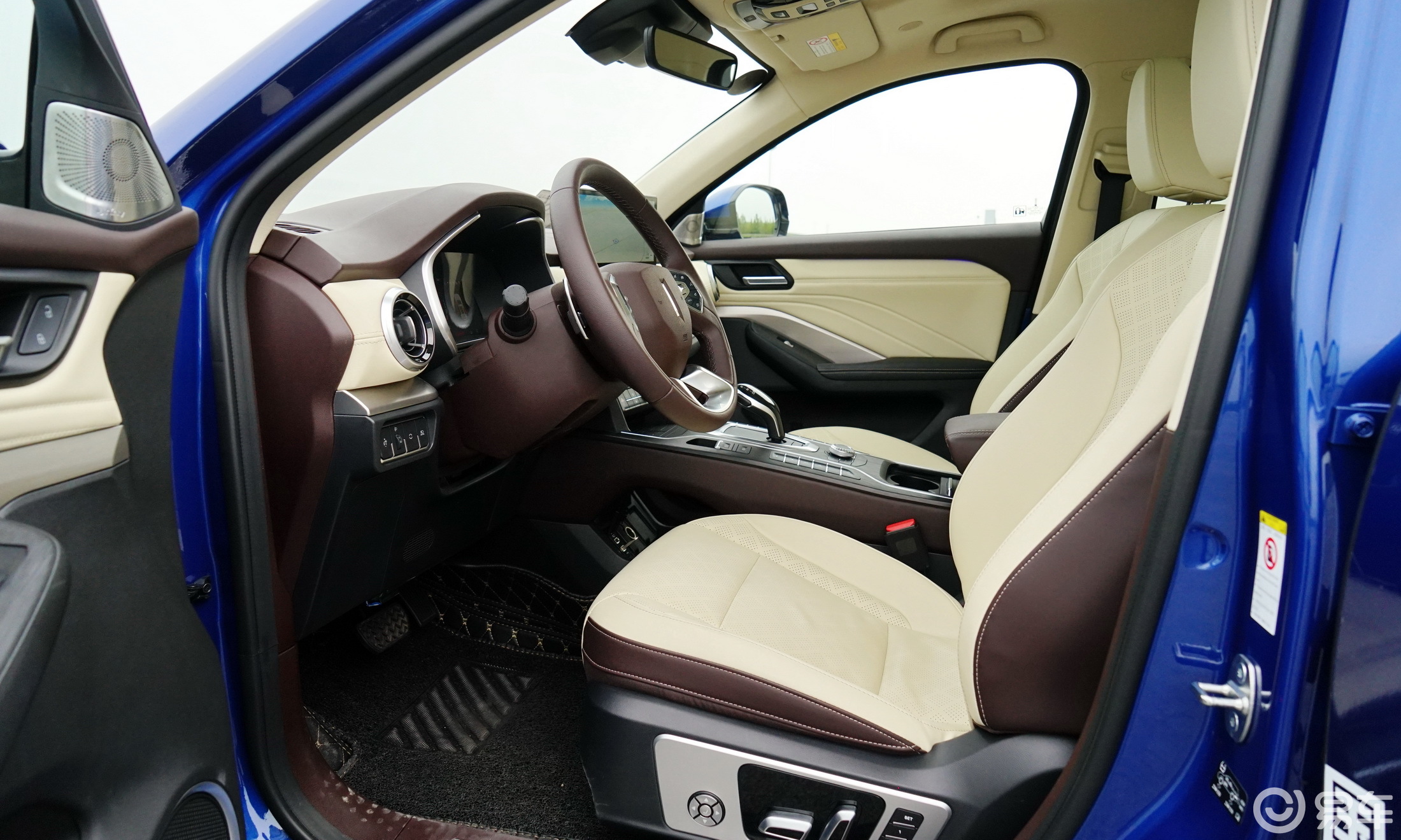 豪华路线不变,这波升级还主打科技元素,试魏派新vv6